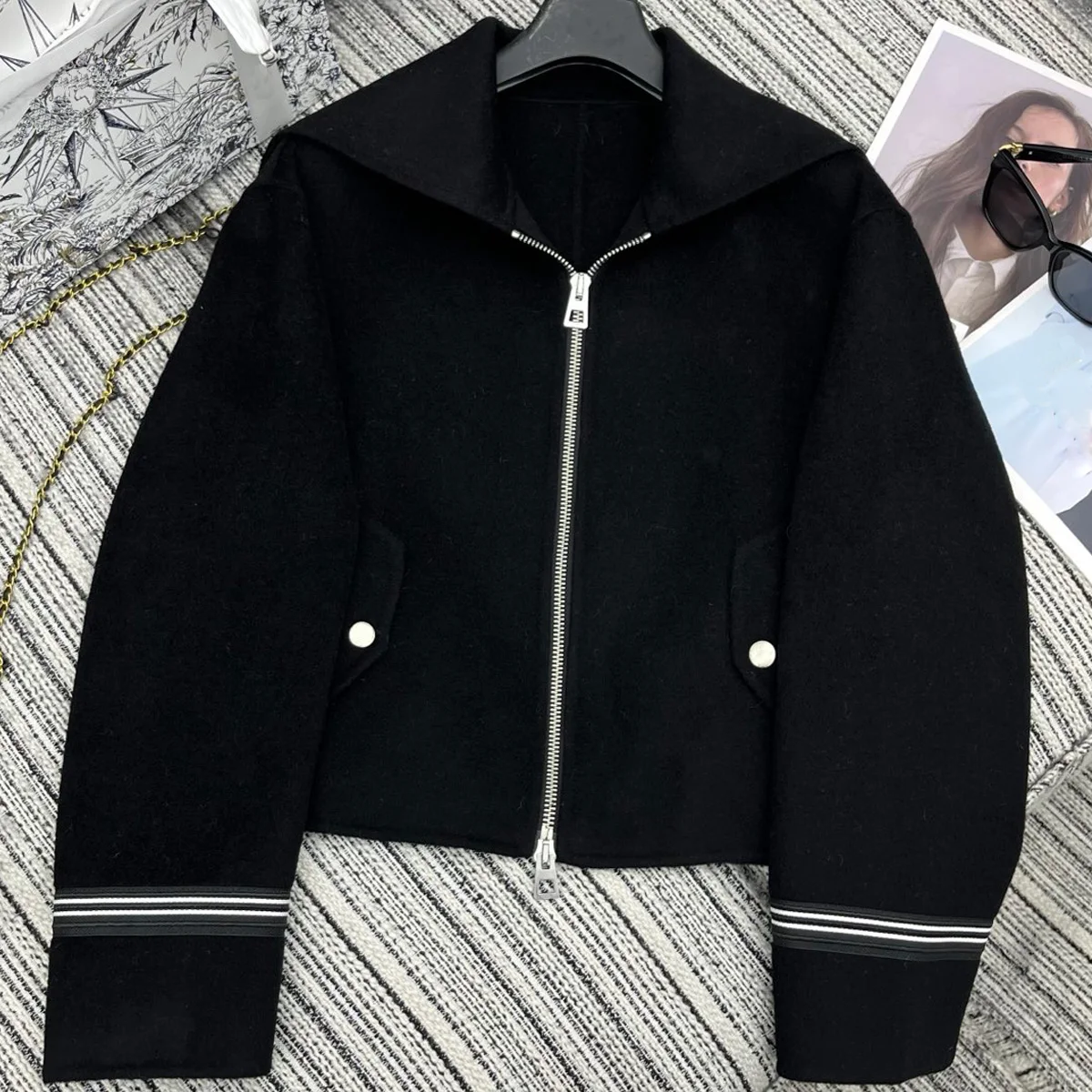 High Quality Women Wide Lapel Cropped Zip Up Jacket Loose Long Sleeve Outerwear With Striped Cuffs And Button Pockets lyt2672231