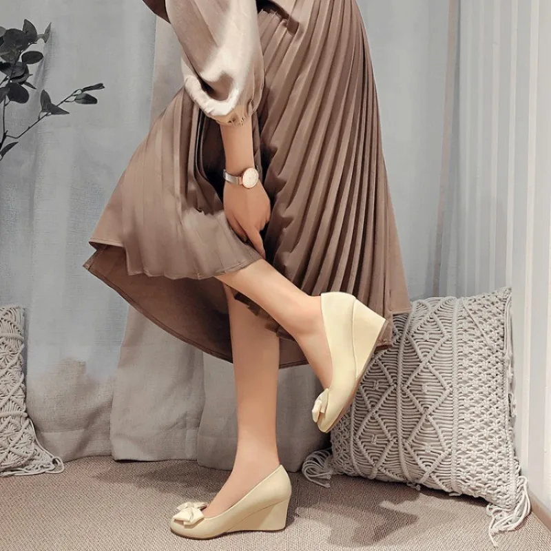 2026 Spring/Summer New Women's Slope Heel High Heels Fashion Bow Design Perfect for Parties, Weddings, and Offices Size 33-43