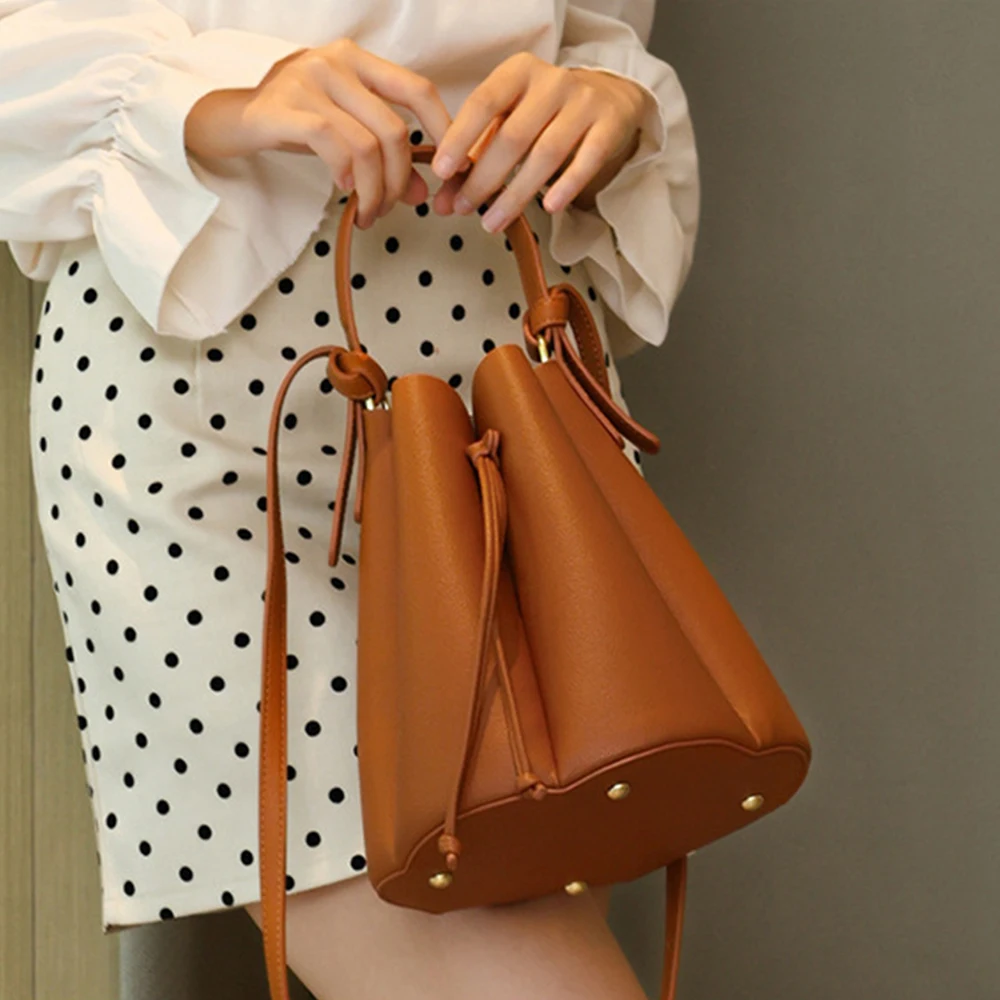 Luxury Ruched Bucket Bag Petal Drawstring Bags for Women Handbags and Purses Fashion Designer Shoulder Crossbody Bag NEW Clutch