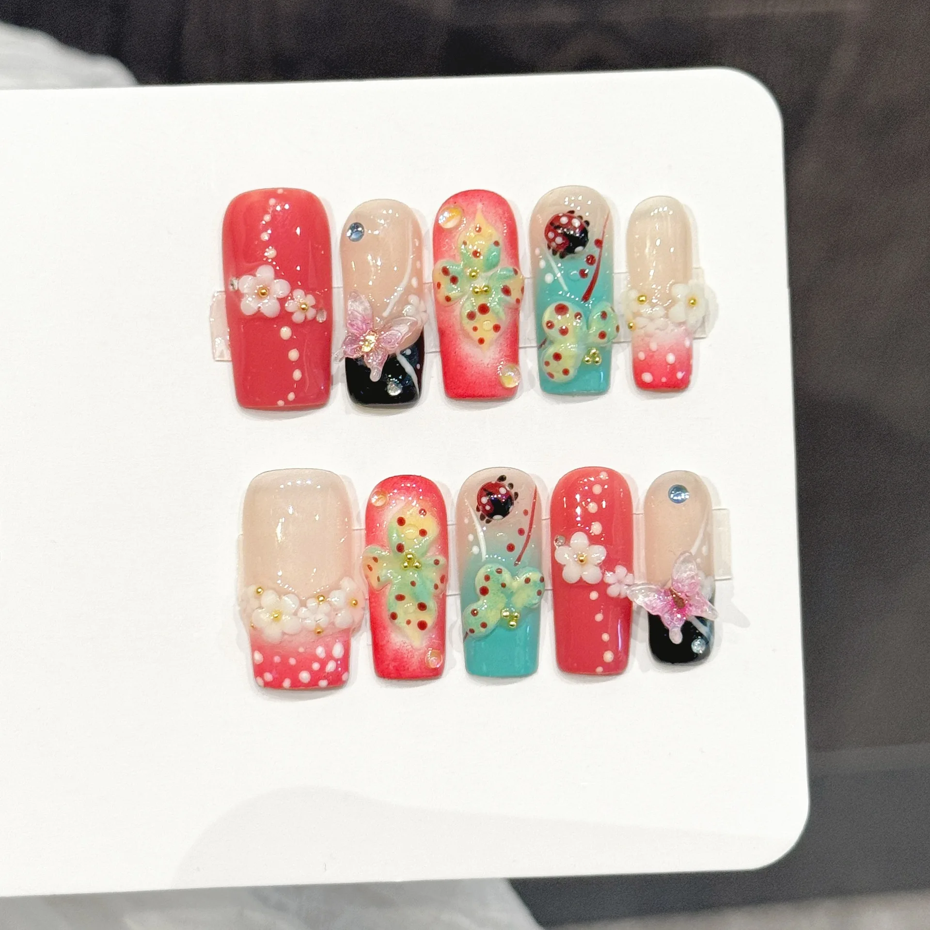 10pcs Summer Vintage Handmade Press On Nails Gradient Red Green Medium Coffin False Nails 3D Flower Ladybug Decor Press On Nail