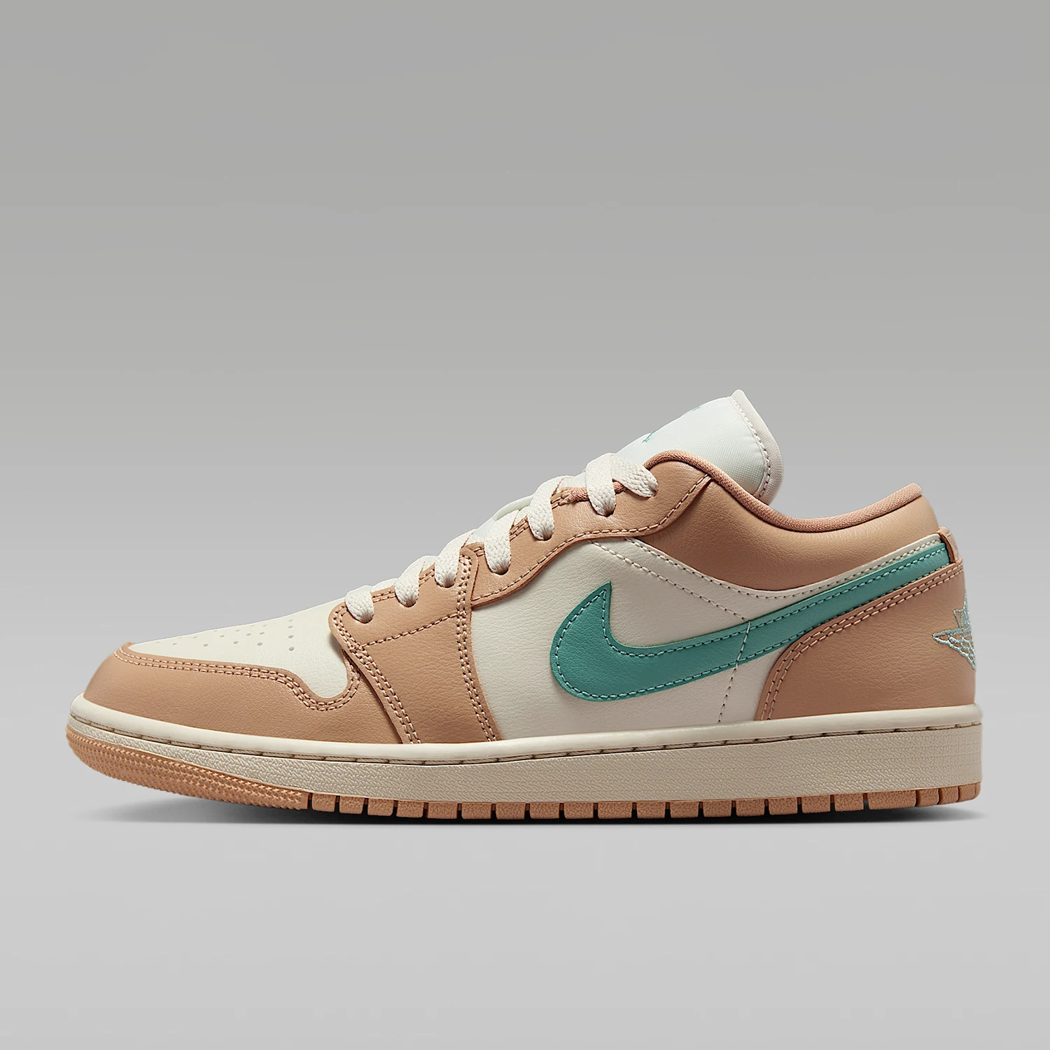 Classic Nike New Authentic WMNS AIR JORDAN 1 LOW DC0774-130 Women's Classic Lightweight Lace-Up Wear-Resistant Basketball Shoes