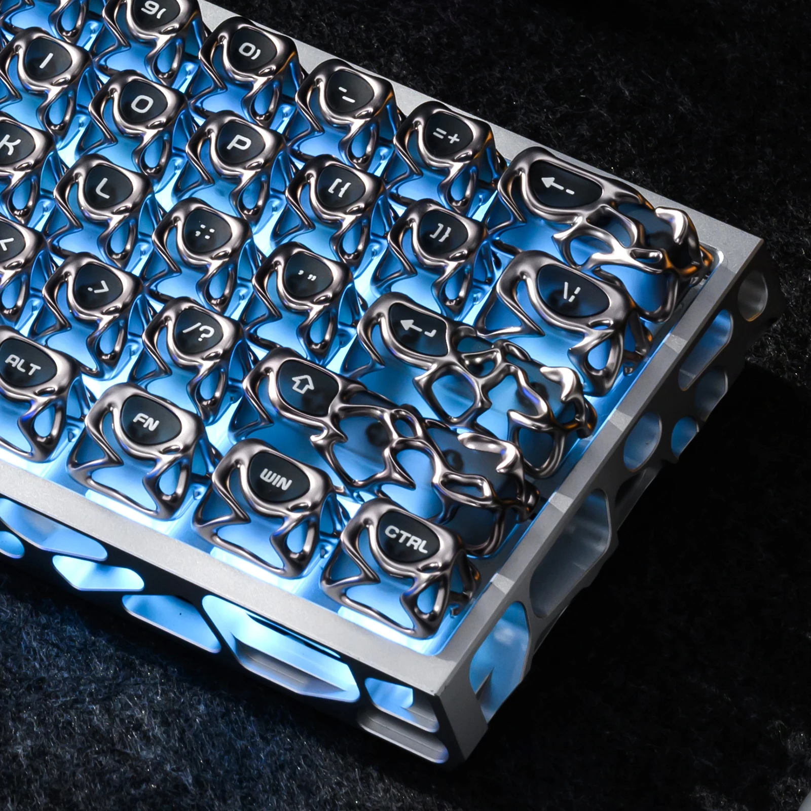 XVX Personality Venom Keycap Metal Texture Hollowed-out Fog Penetrating Personalized Creative Transparent Keycap ABS+PC 61 Keys