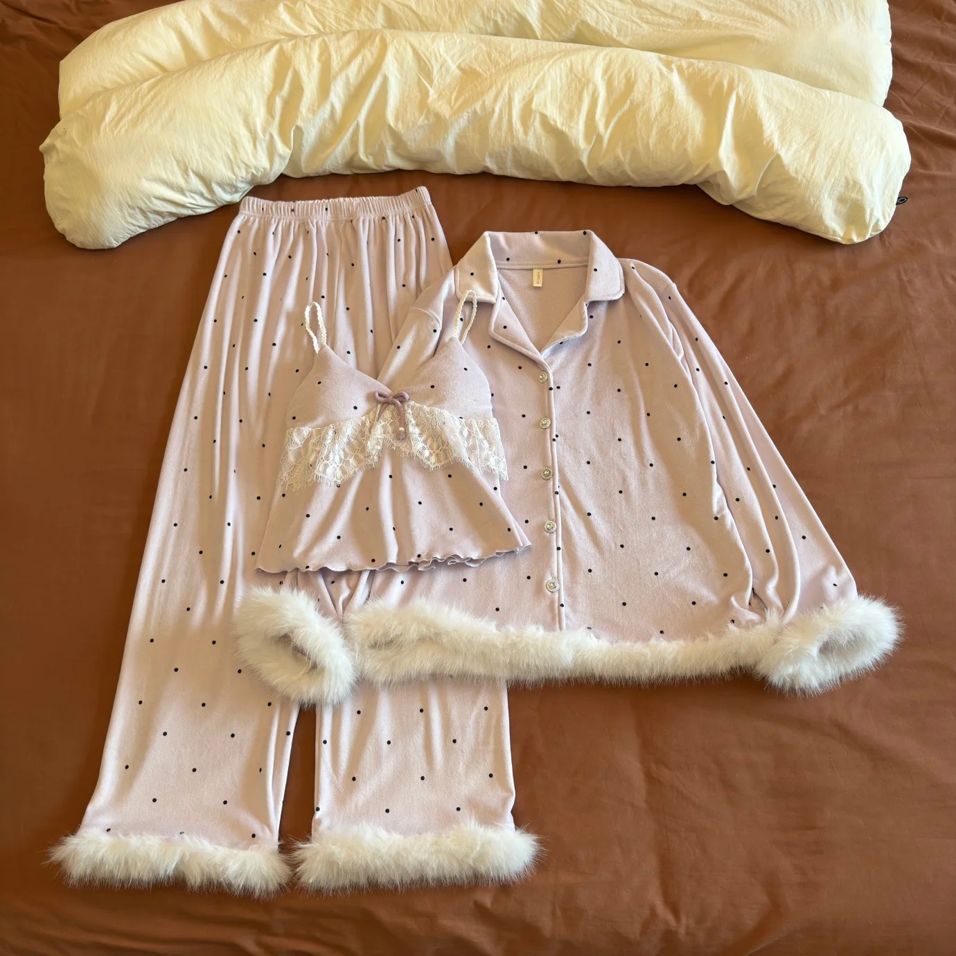 Plush Velvet Women Pajamas Spring Autumn Winter Warm Long Sleeves Trousers Set Polka Dots Island Velvet Home Clothes Three Piece