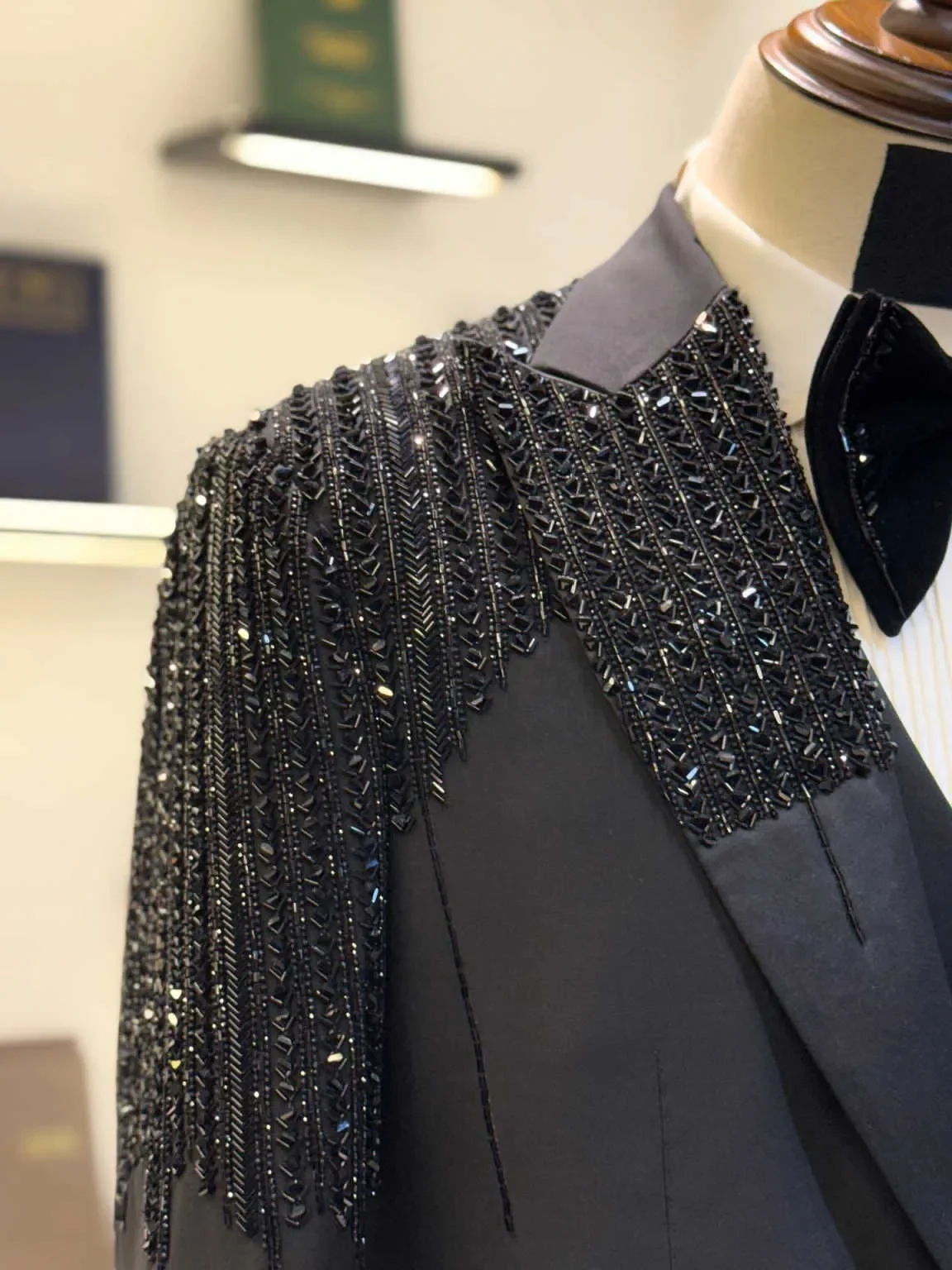 Luxury Men Suits 3 Pieces Blazer Pants Vest Notched Lapel Wedding Groom Tuxedos Beadeds Rhinestone Party Prom Customized Costume