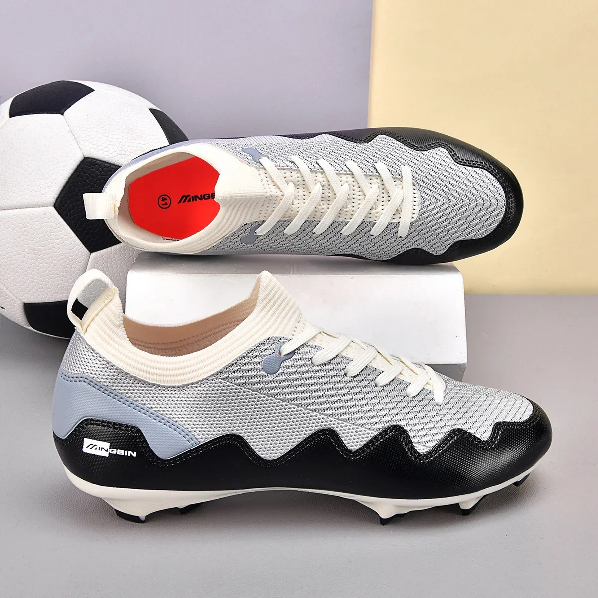 New Men Soccer Shoes TF/FG Sneakers Hot Sale Futsal High-quality Professional Football Boots Women Cleats Ultralight Unisex
