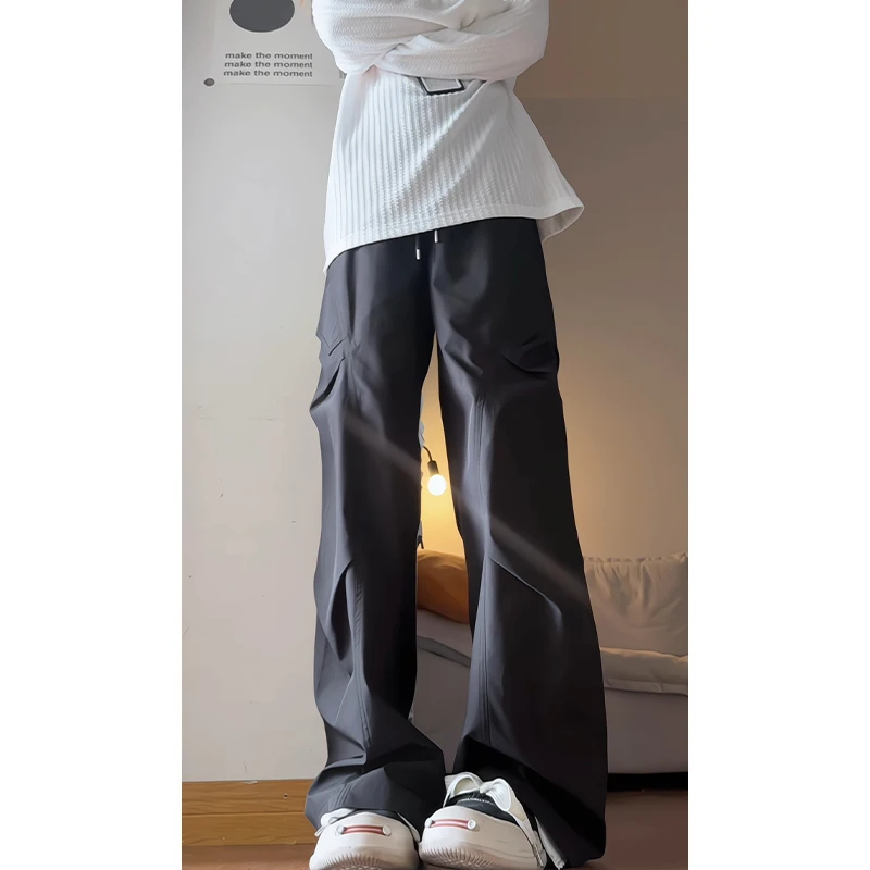 Men's Wide Leg Cargo Pants with Angled Pockets Lightweight Summer Trousers Elastic Waist Streetwear Cleanfit Style Plus Size Man