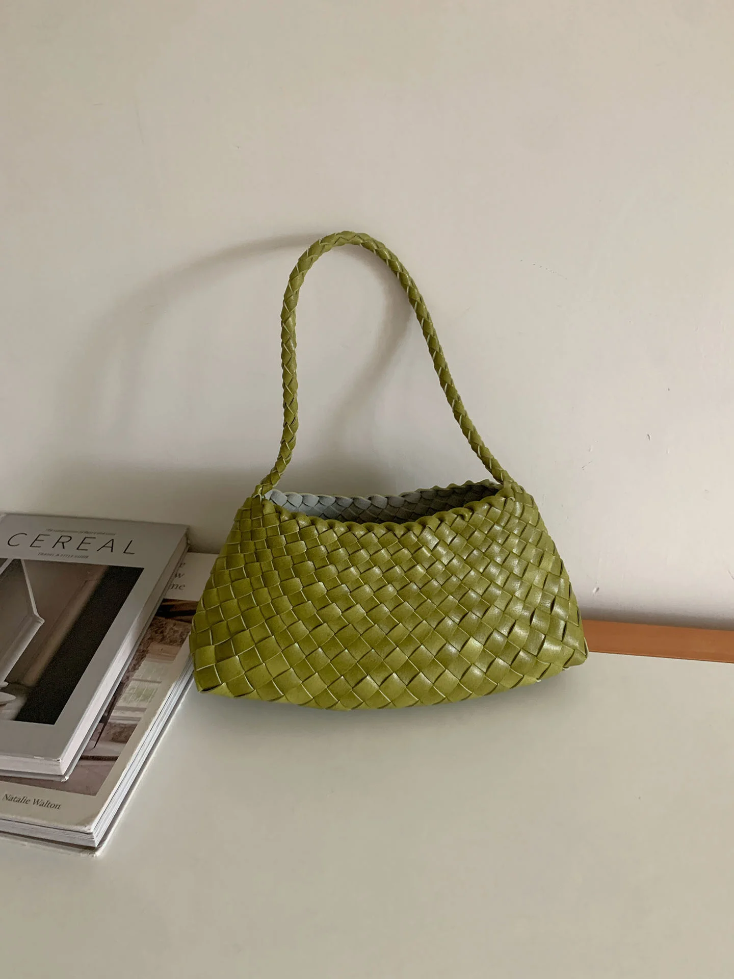 Purely Hand-Woven French-Style Holiday-Inspired Women's Bag, Niche High-End Handbag, Versatile Commuter Underarm Dumpling Bag