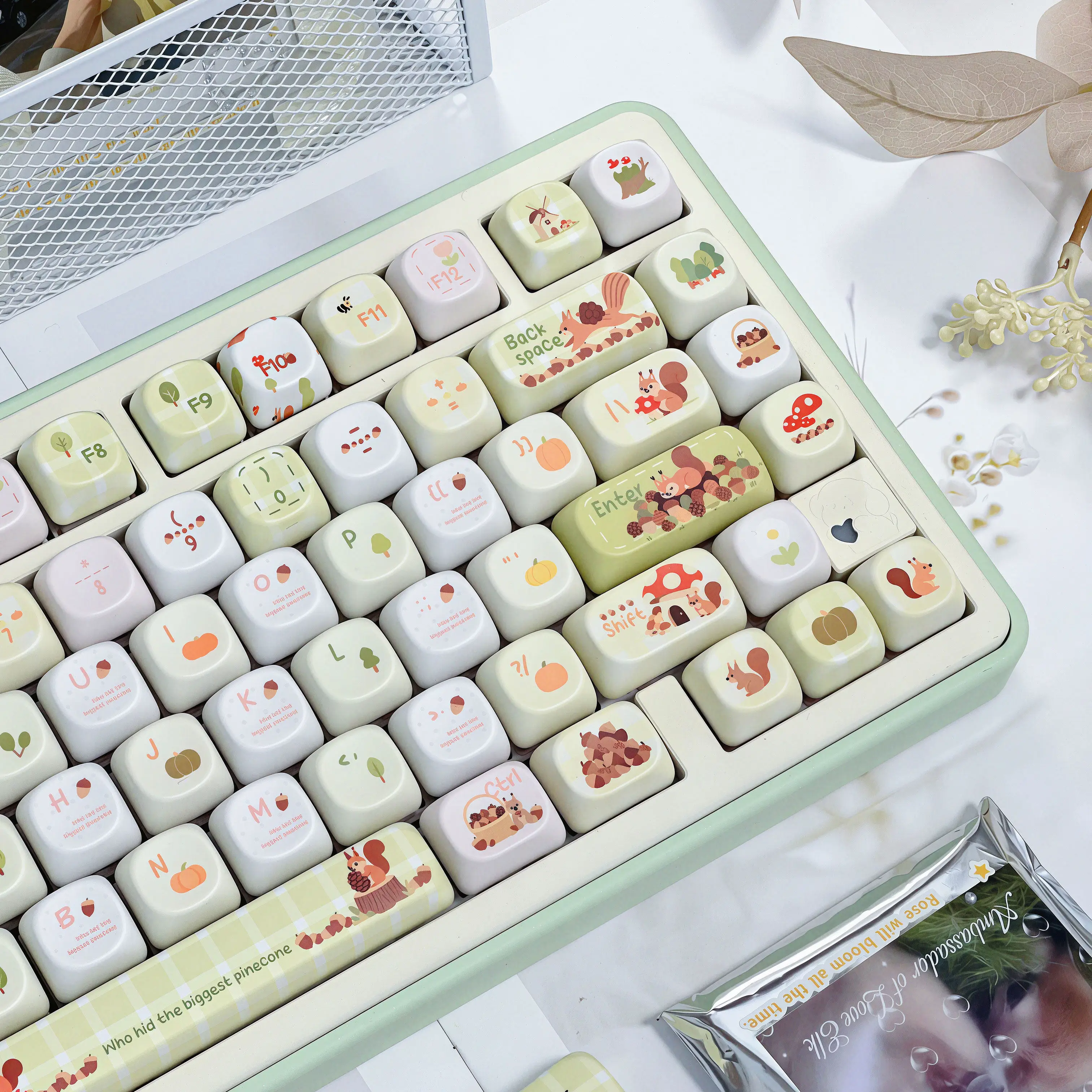 MAIMOOO Cute Squirrel and Pinecone Keycap Cherry MOA Profile Light Green Forest Fairy Tale Style Keycaps for Mechanical Keyboard