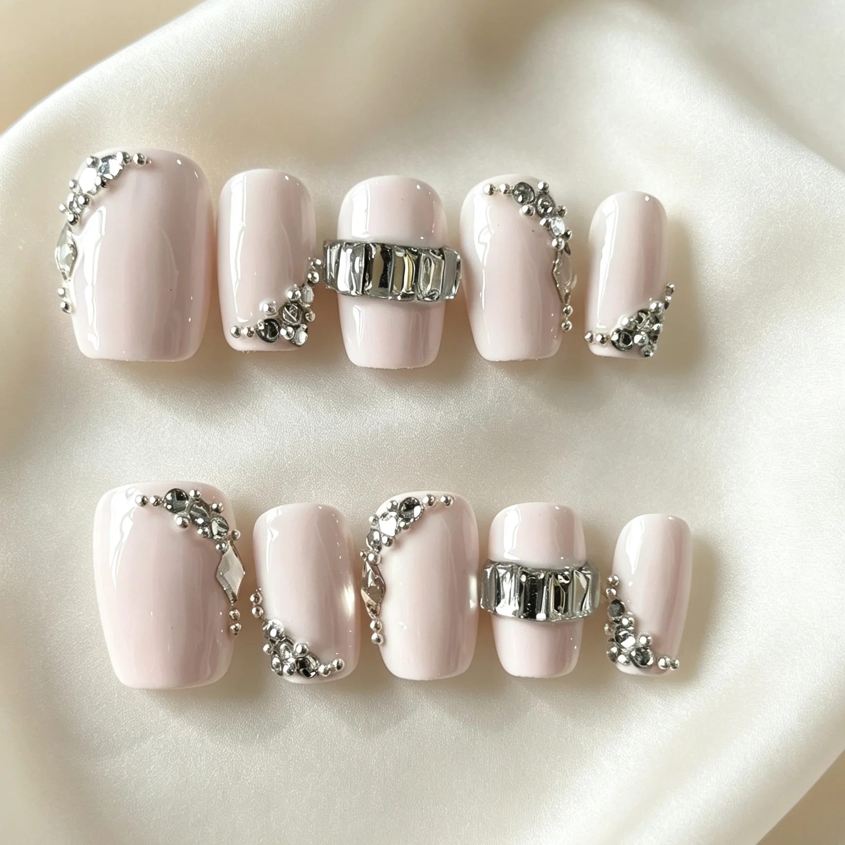 10 Hand Pressed Square Nails, Beautiful Fake Nails, Gentle and Soft Mist Milk Powder Elegant Fine Diamonds, Suitable for Women