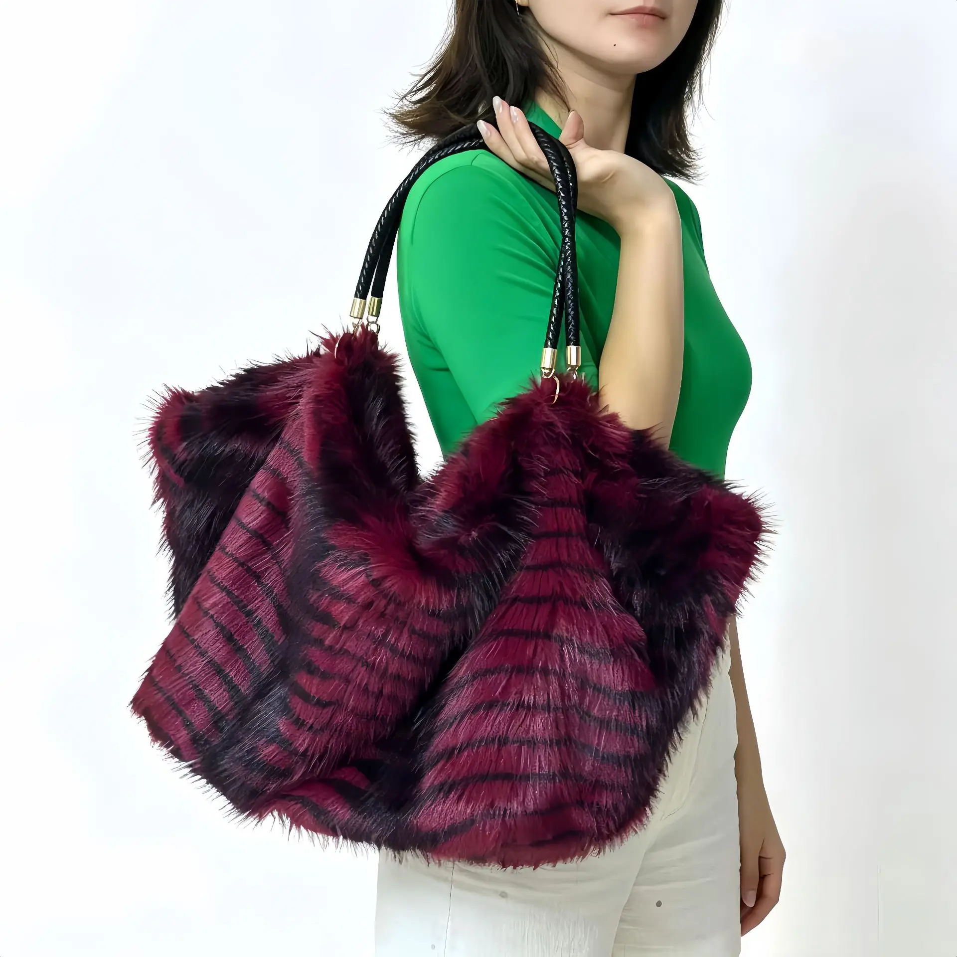 Large Capacity Faux Fur Bags for Women Tote Fluffy Soft Plush Shoulder Bag NEW Winter Oversize Warm Shopping Purses and Handbags