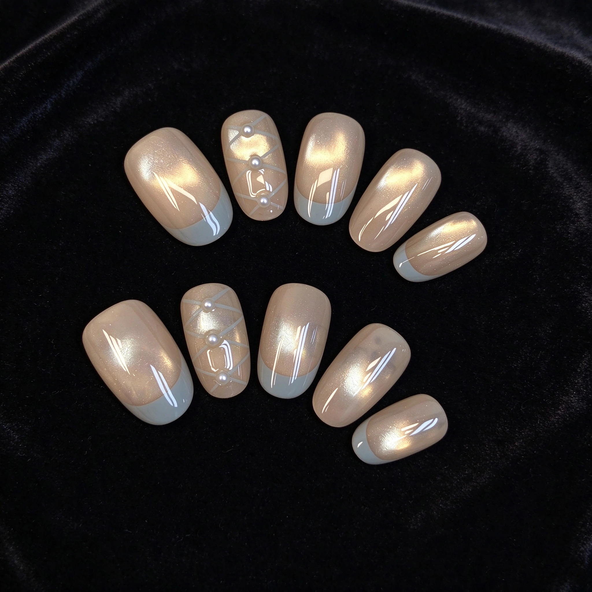 10pcs Press On Nails French Tip Nude Base Gold Glitter Cute Pearl Bow Design Full Cover Wearable Reusable Women Fake Nails