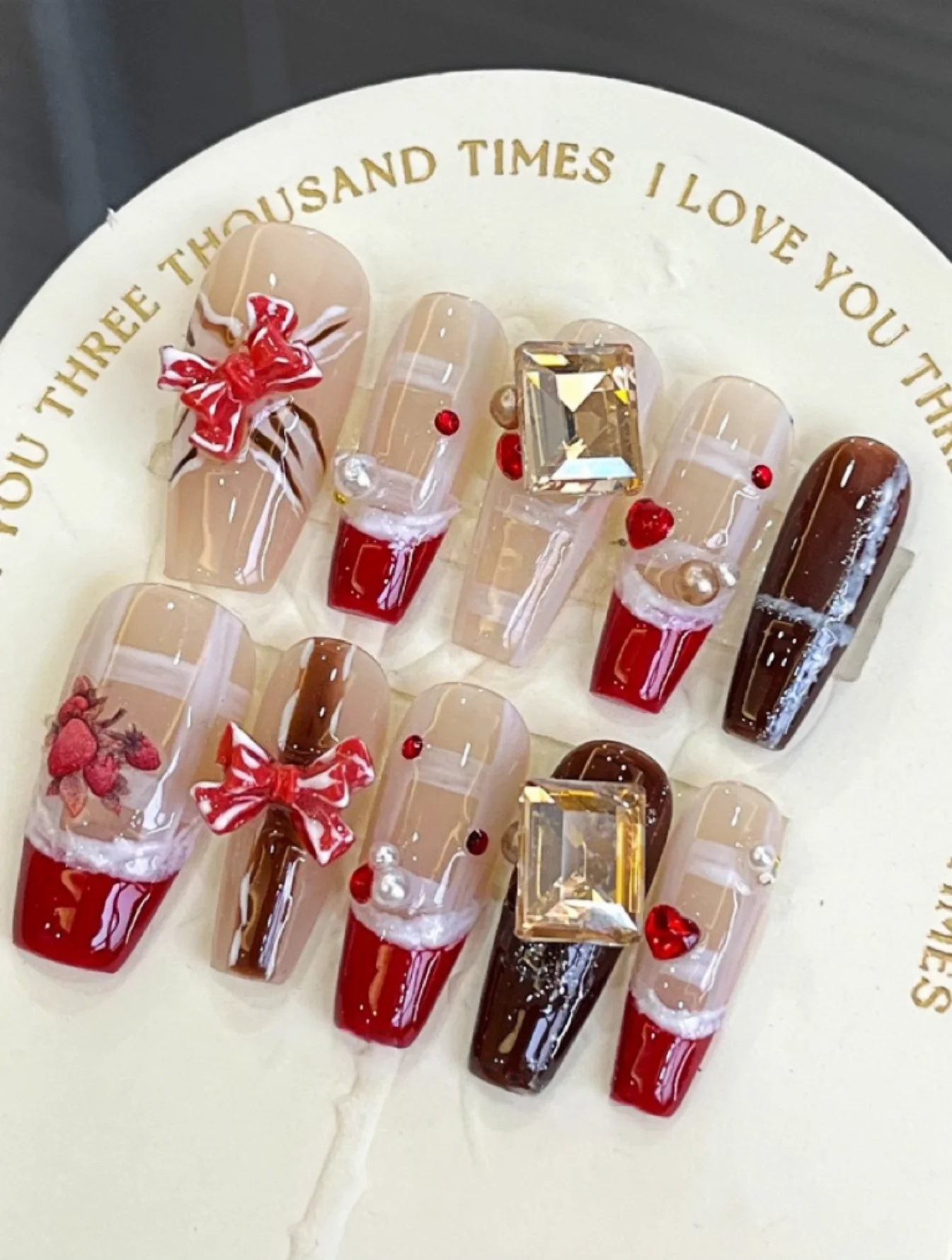 Christmas 10-Piece Set of Red Velvet Strawberry Bow Nail Decorations, Christmas Red Velvet Style, 3D Red and White Striped Bow + Strawberry Stickers, Rich in Atmosphere, Sweet and Retro