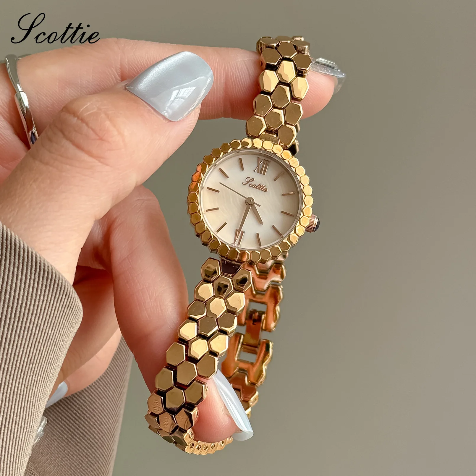 Elegant Women'S WristwatchRose Gold  Watch BraceletSmall Women'S Watch, Gift For Ladies, High-Quality Women'S Wristwatch.