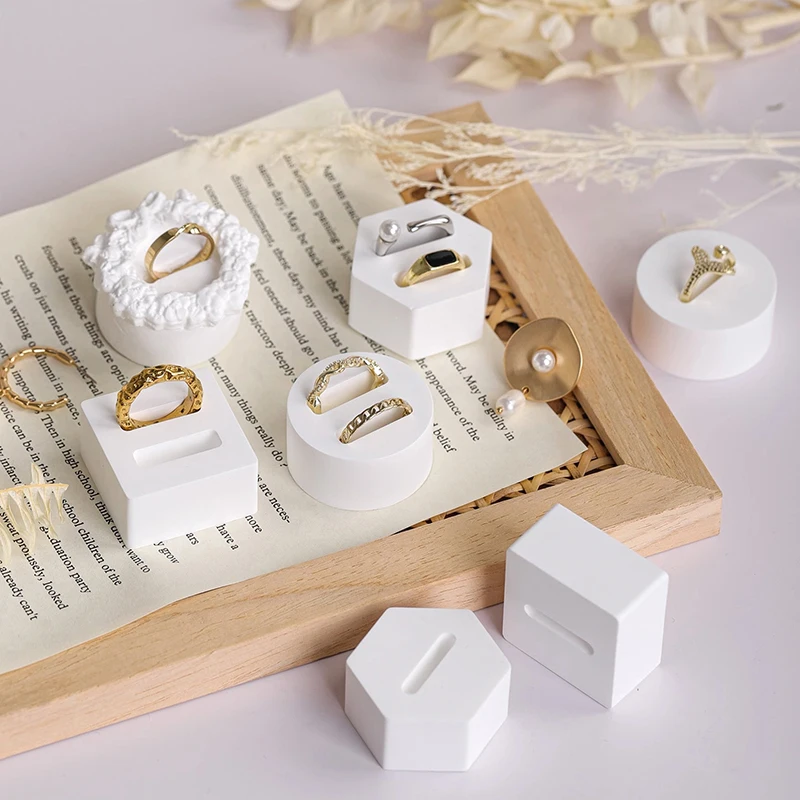 High Quality White Gypsum Jewelry Ring Display Rack Lightweight Creative Display Box Jewelry Storage Holder Photography Props