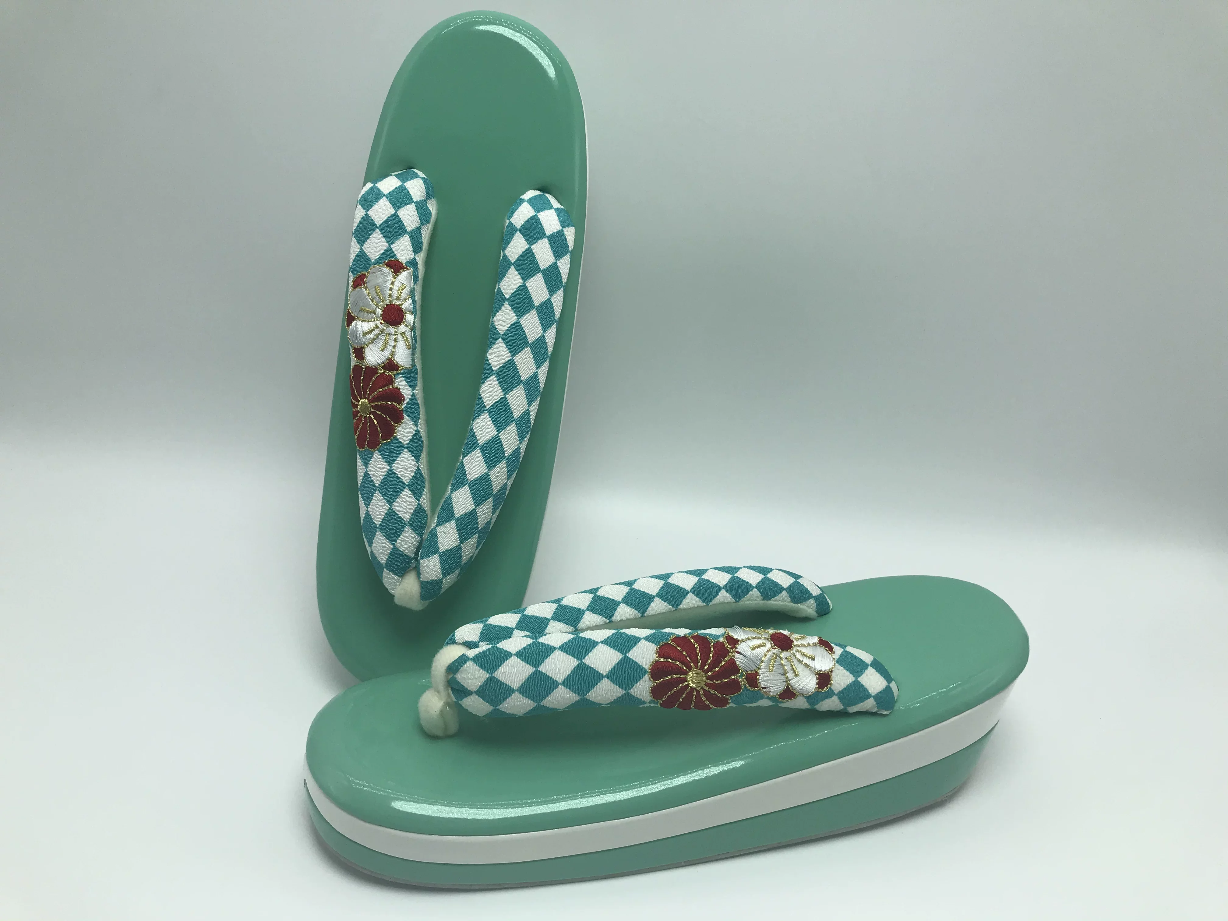 Japanese Zori Sandals with Cork Sole - Traditional Geta-Style Flip Flops, Embroidered Kimono Footwear for Cosplay