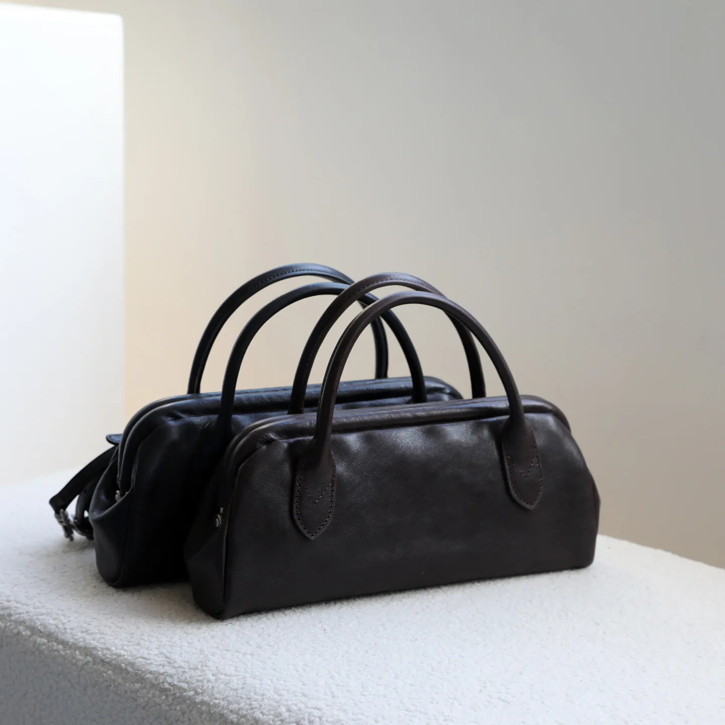 Niche intellectual retro, vegetable tanned cowhide, minimalist hand clip bag, one shoulder crossbody leather women's bag