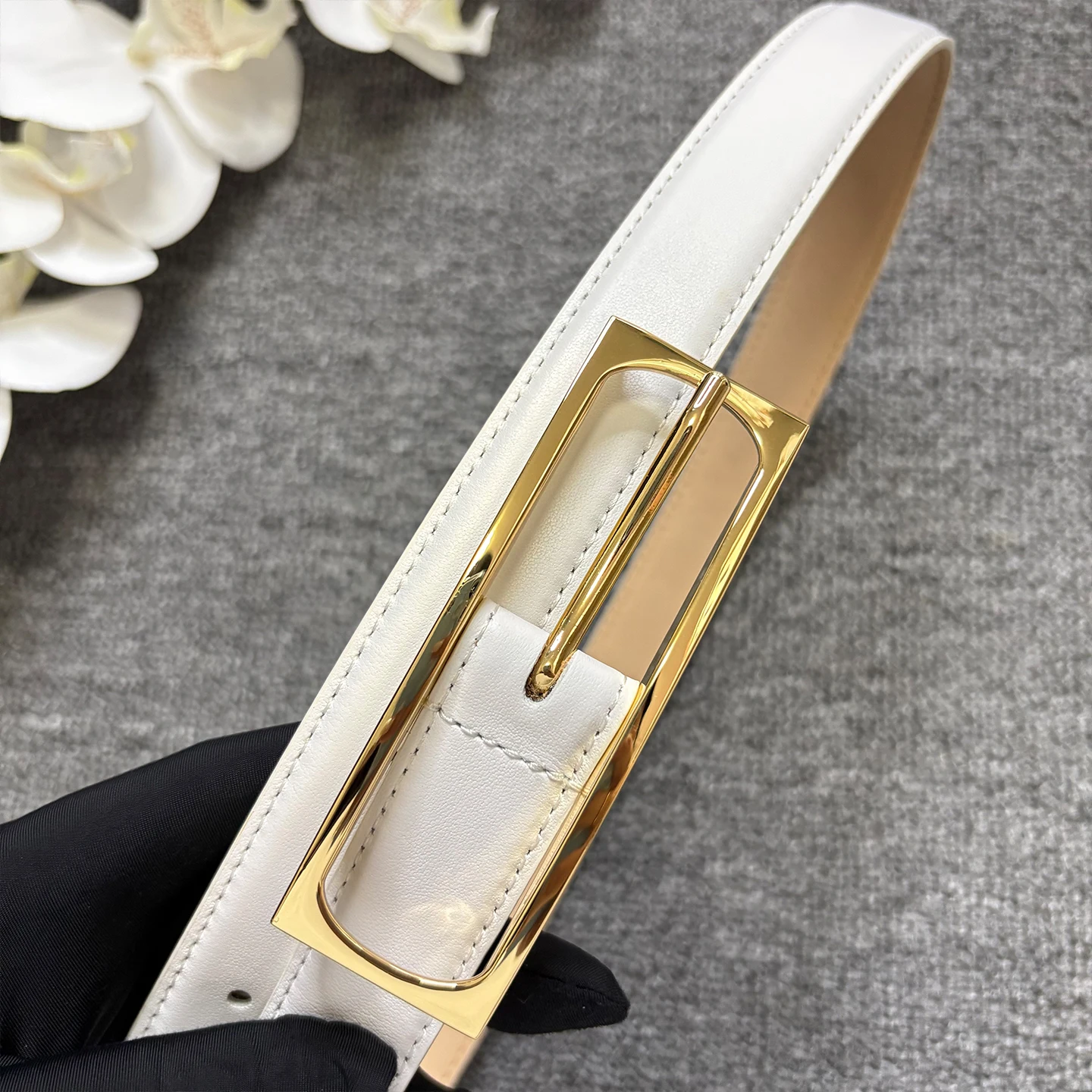 Simple and shiny square buckle calf leather belt, women's genuine leather white thin belt, top layer cowhide exquisite belt