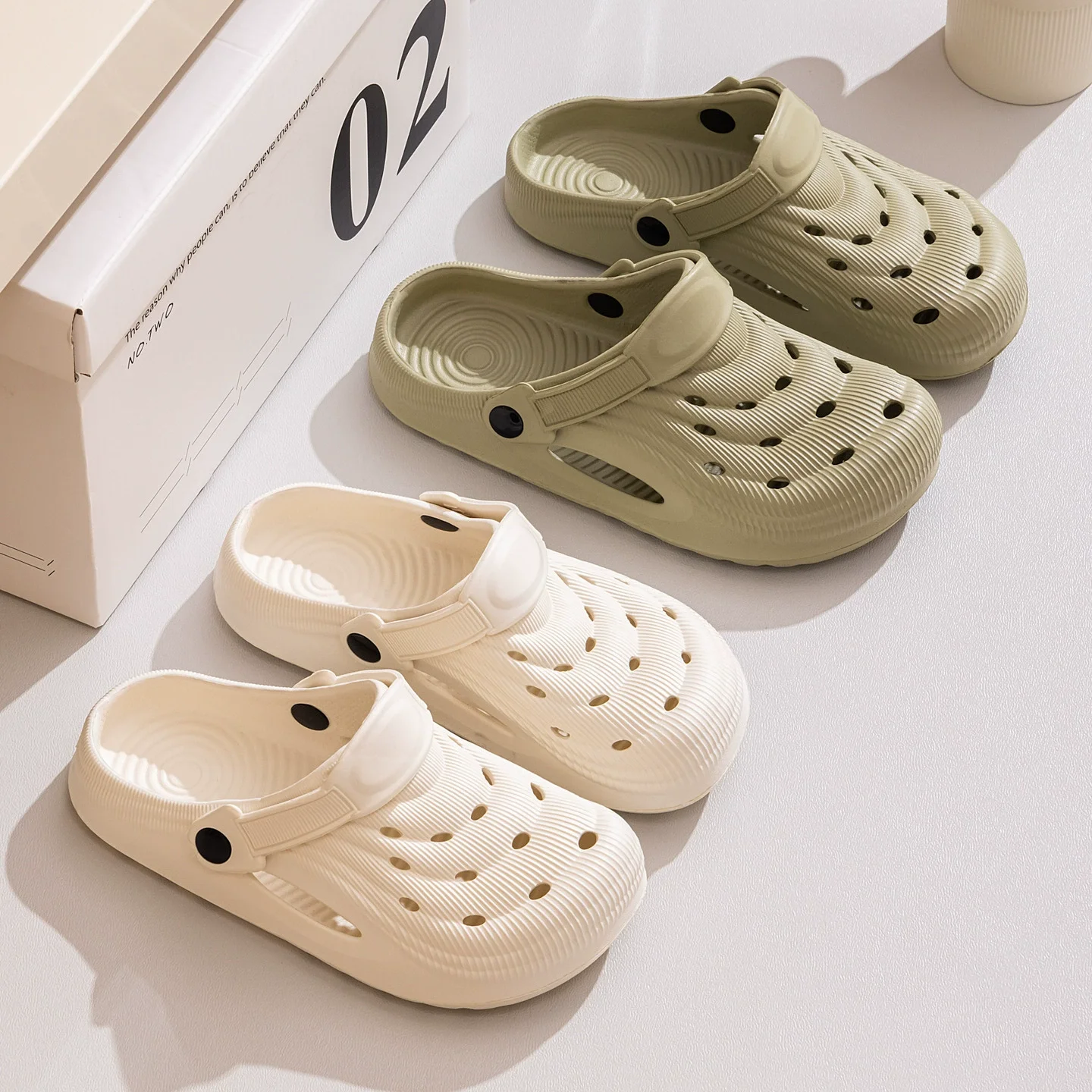 Couple's Summer Beach Cave Shoes New Fashion Simple Anti Slip Women's Hollow Out Breathable Shoes Drifting Beach Daily Slippers