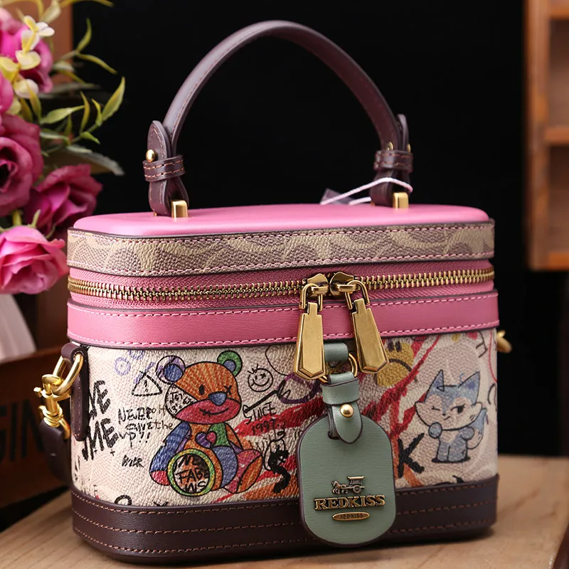 Delicate and Luxury Handheld Bucket Bag with Chic Cute Bear Graffiti and Premium Pendant Women's New Fashion Crossbody Box Bag