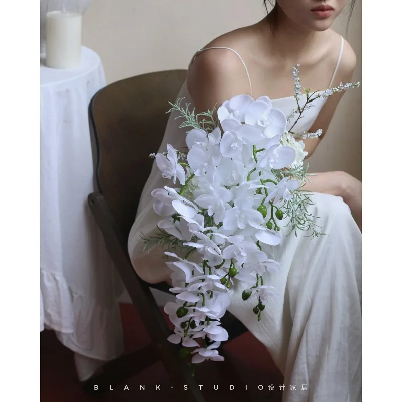 Pure white Phalaenopsis bridal bouquet high-quality moisturizing feel simulated flower pure wedding waterfall hand