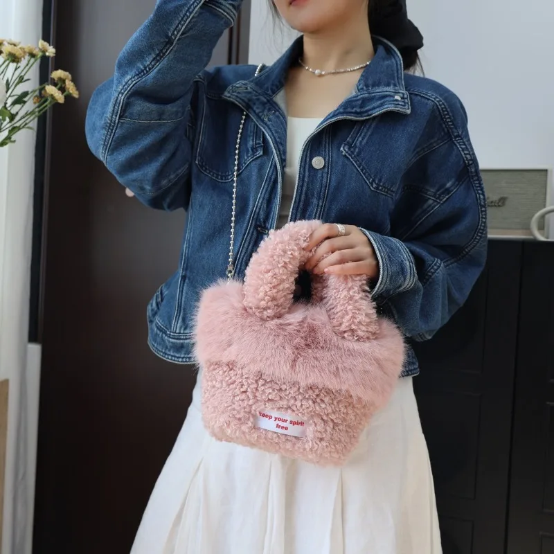 1PCS Crossbody Shoulder Bag Plush Material Crossbody Shoulder Bag Fluffy Soft Plush Crossbody Shoulder Bag Removable Metal