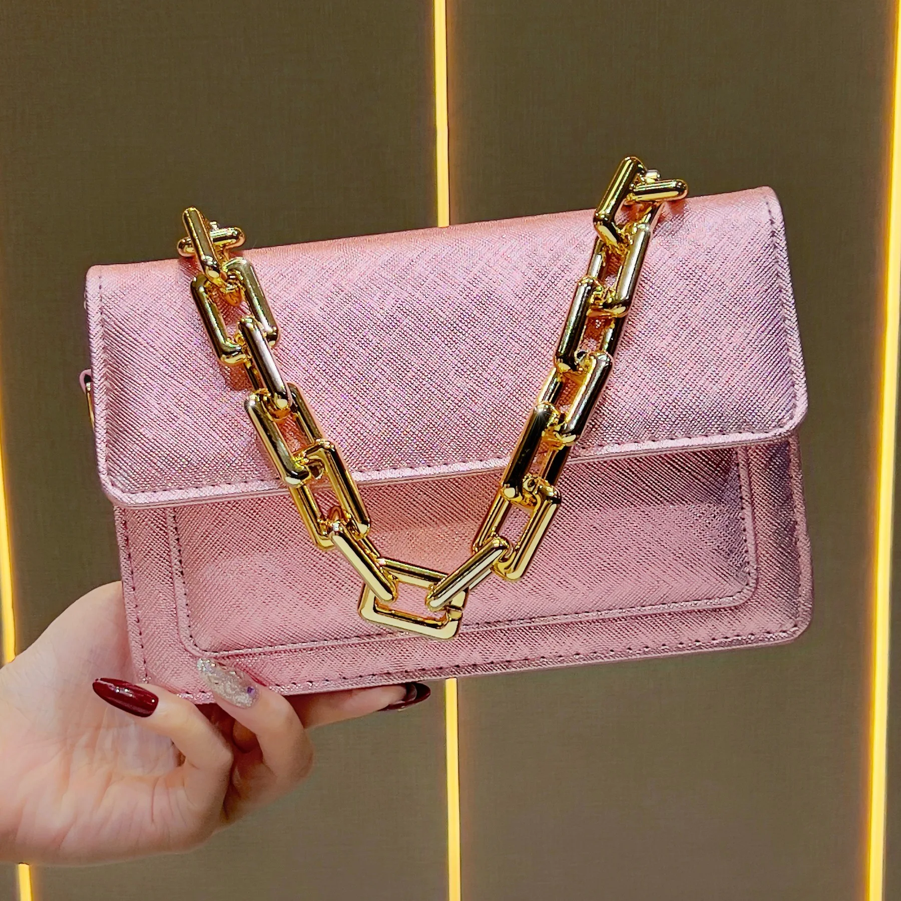 New luxury women's handbag, high-end dinner bag, light luxury handbag, niche chain messenger women's bag