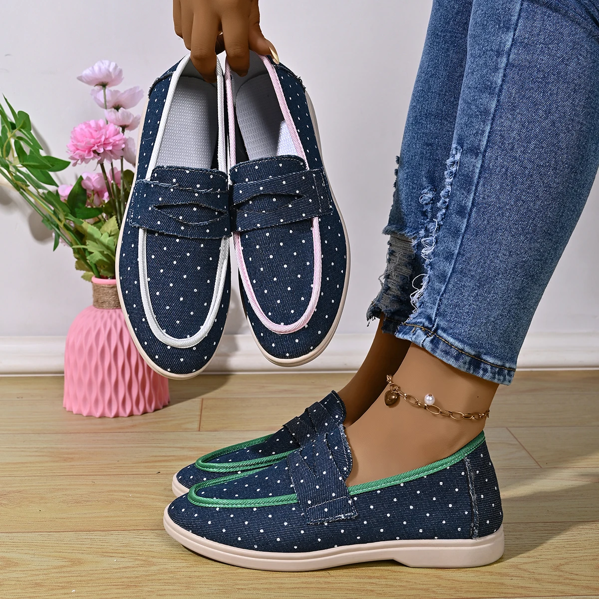 2026 New Women's Fashionable Non-slip Comfortable Lazy Slip-on Loafers Spring and Autumn Polka Dot Denim Round Toe Low-top Shoes