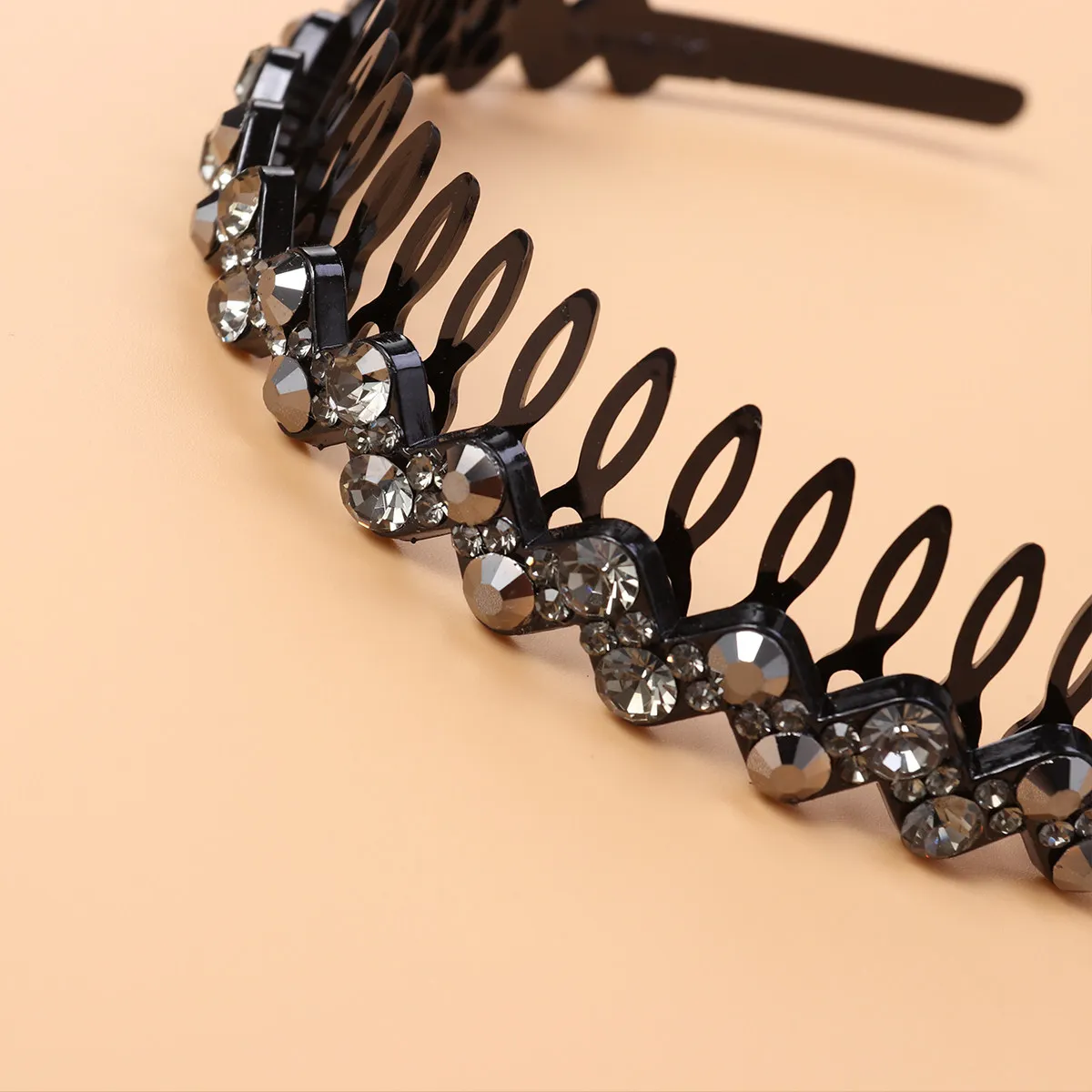 Girls Wave Toothed Hair Hoop Large Crystal Teeth Comb Hairband Stylish Sparkling Rhinestone Hair Hoop for Party Daily Wear Grey