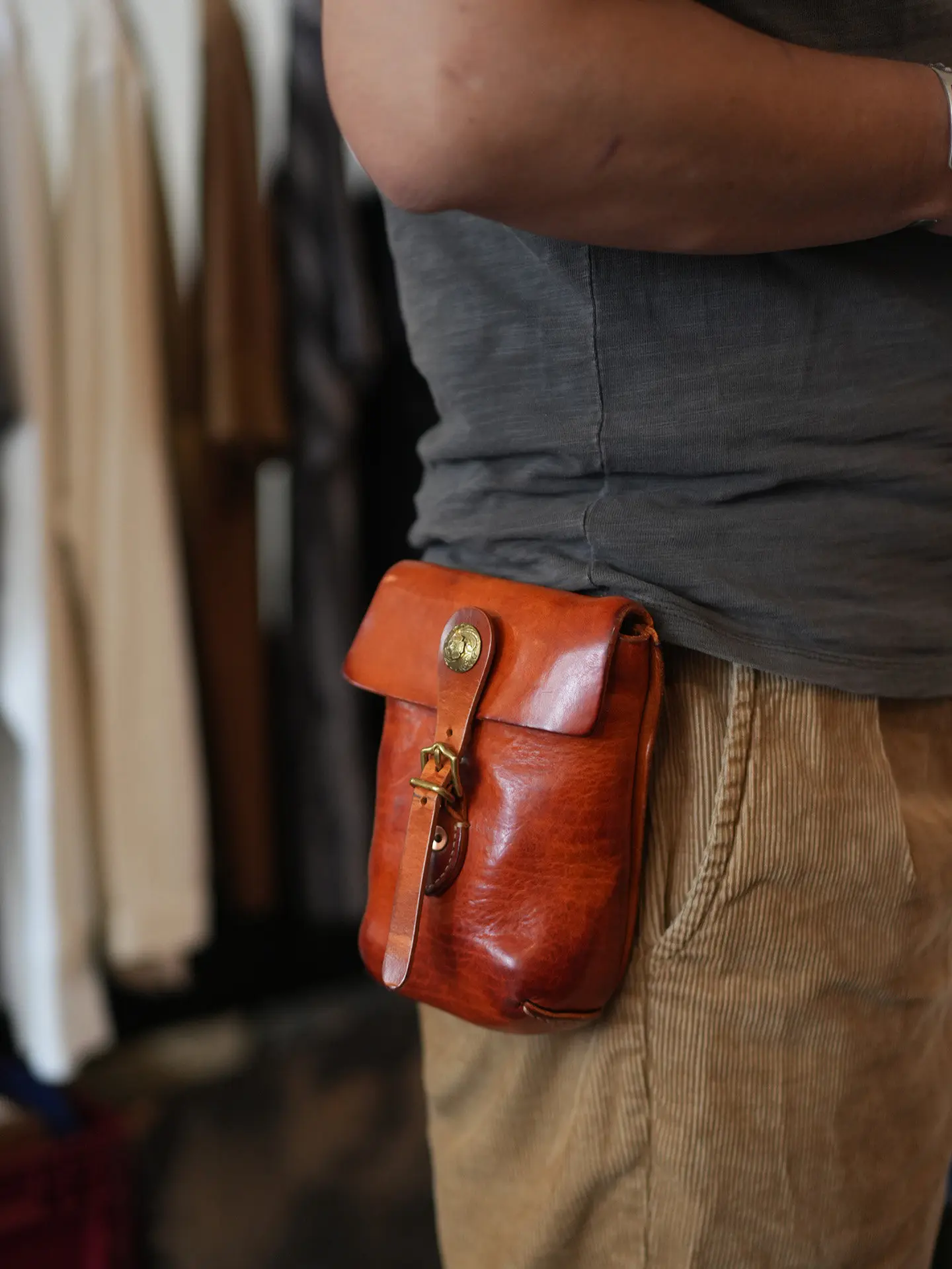 casual vintage high-quality first layer cowhide men's small waist pack organizer handmade luxury genuine leather belt bag