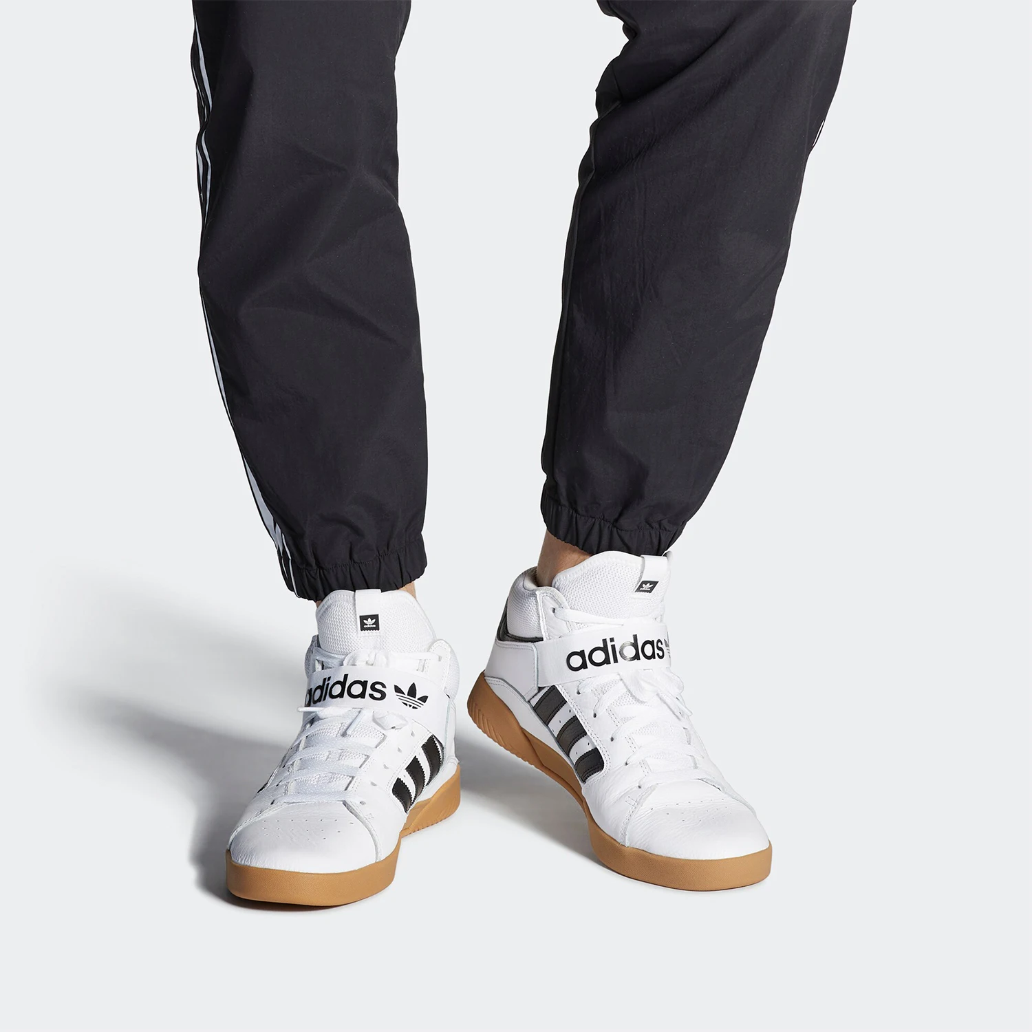 Adidas authentic three-leaf clover men's and women's comfortable wear-resistant sports casual board shoes EE6233