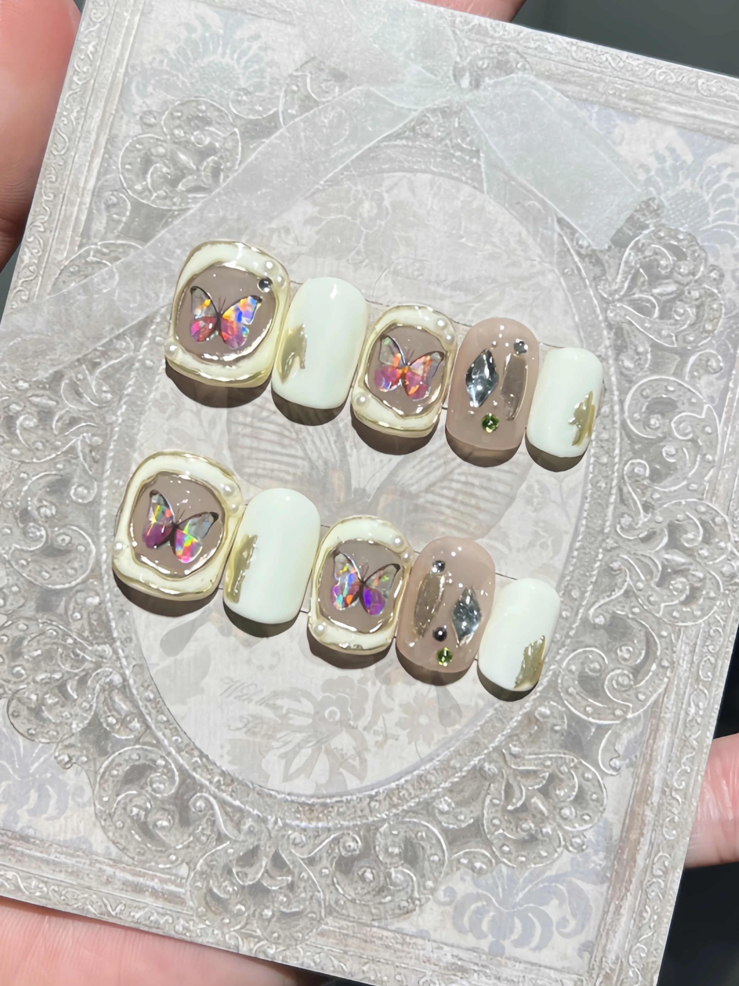 10-Piece Set of Short Square Round Nails, Antique Photo Frame Iridescent Butterfly, French Palace Oil Painting Style Exquisite Nail Stickers