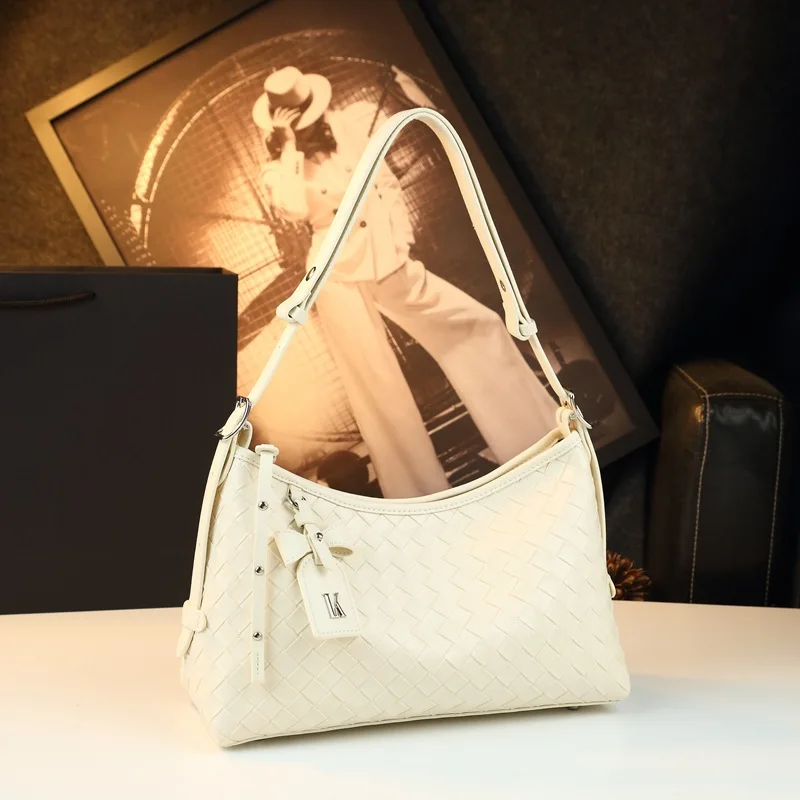 Handmade woven underarm bag, 2026 new niche design, versatile commuting, can be used as a shoulder bag, handbag, or crossbod