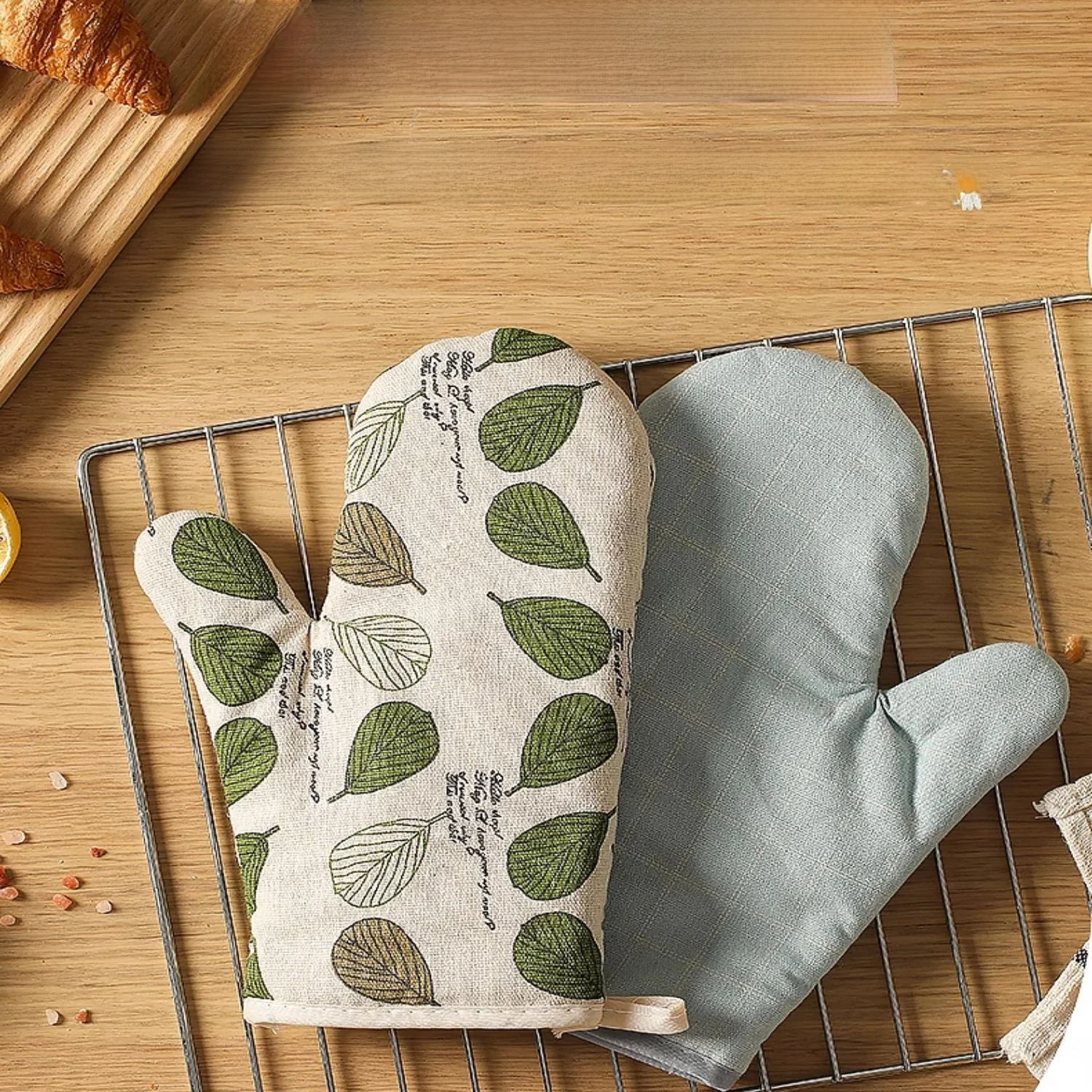 Thickened Gloves with Lanyard Anti-Scald And Anti-Slip for Oven Microwave Baking Kitchen Pot Handle Heat Resistant High Tempe...