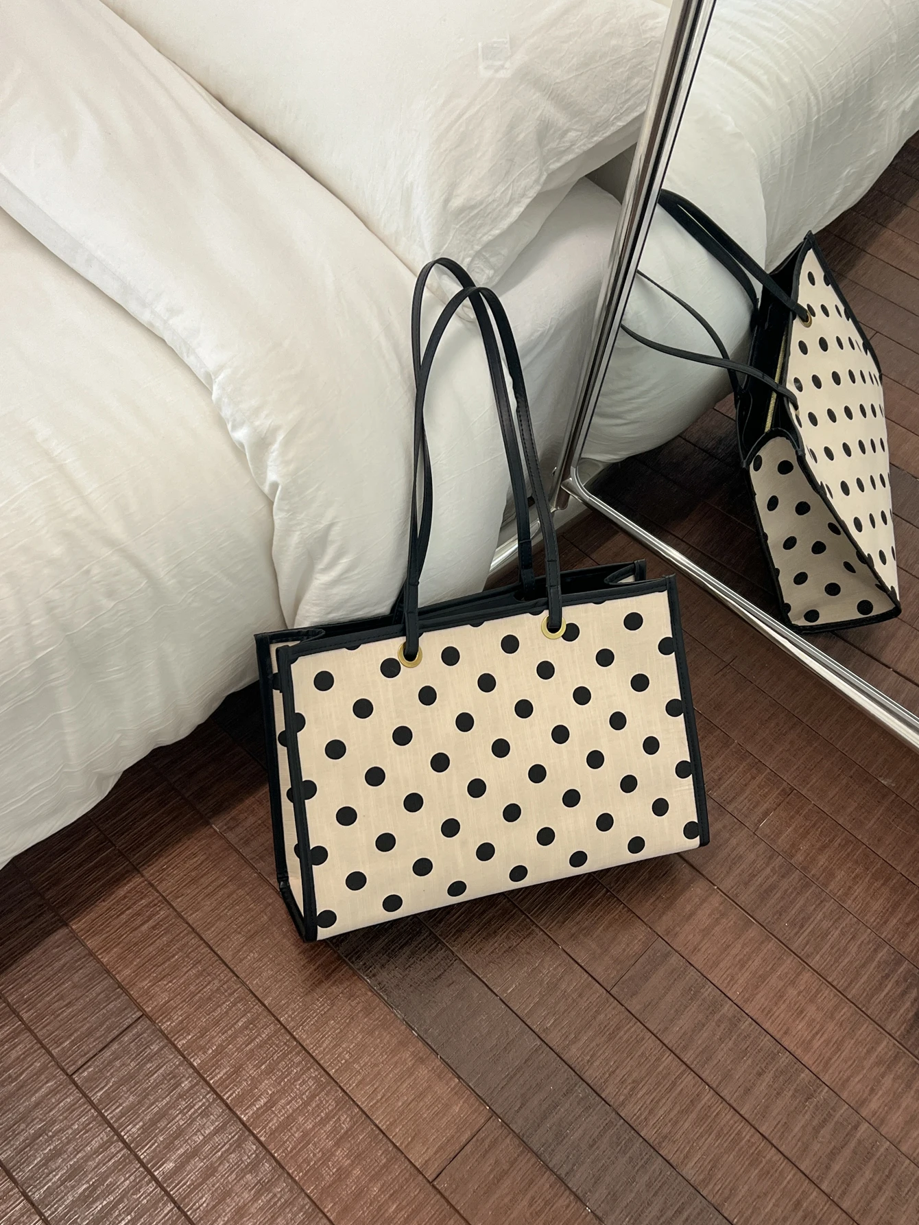 2026 New Summer Polka Dot Cloth Tote Bag Large Capacity Commuter Shoulder Bag for Class And Work Soft Leather Handle