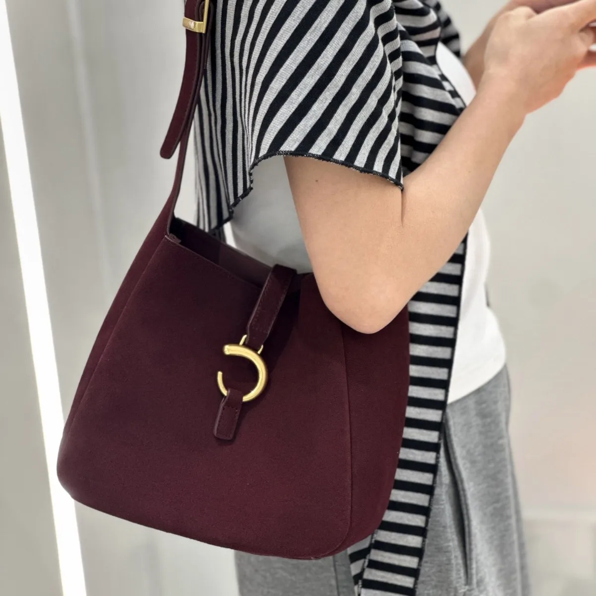 Female Bags Daily Commute Fashion Women's Bucket Bag Gold meMtal Ring Shoulder Crossbody Bag Luxury designers Genuine Leather