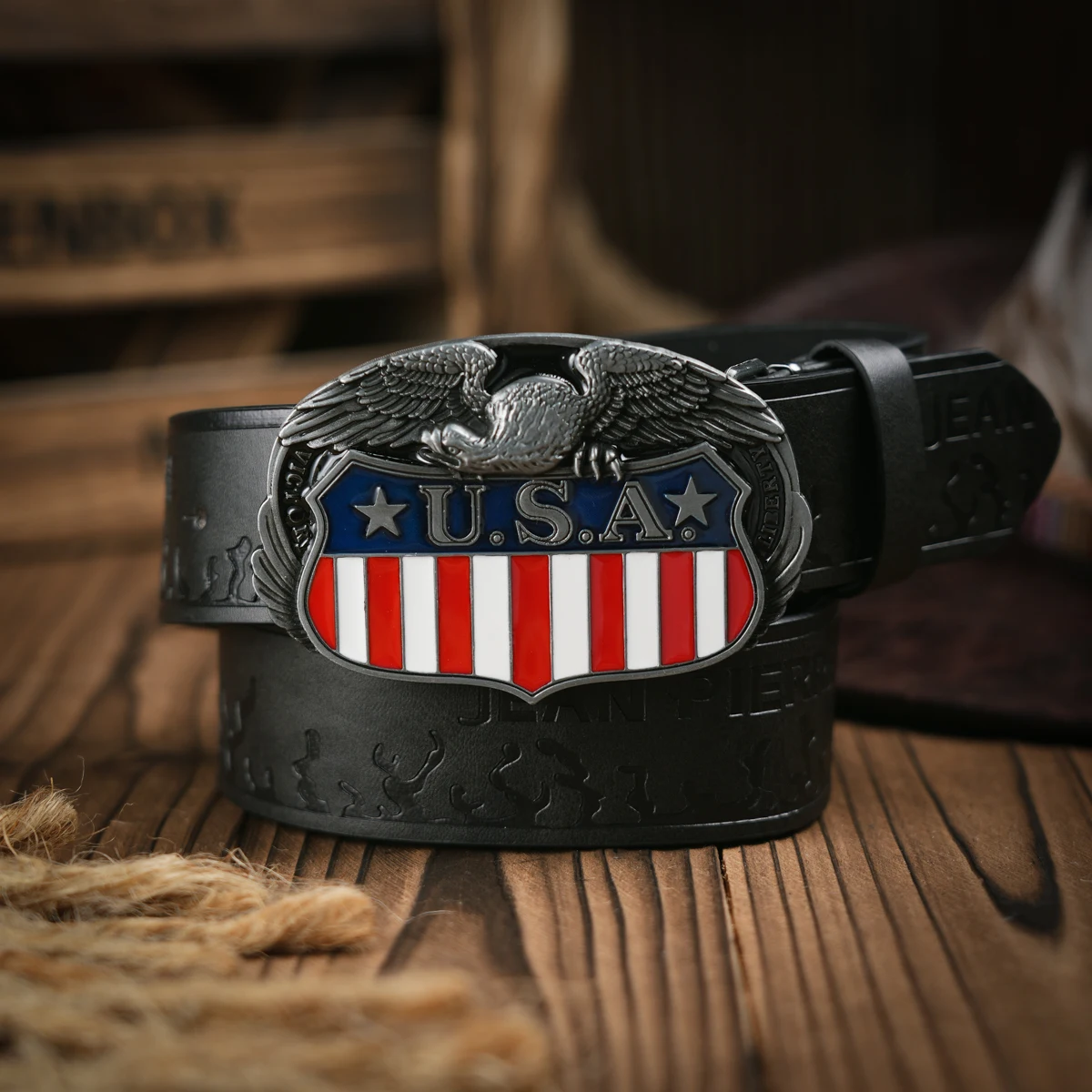 A men's Western style pin buckle PU belt