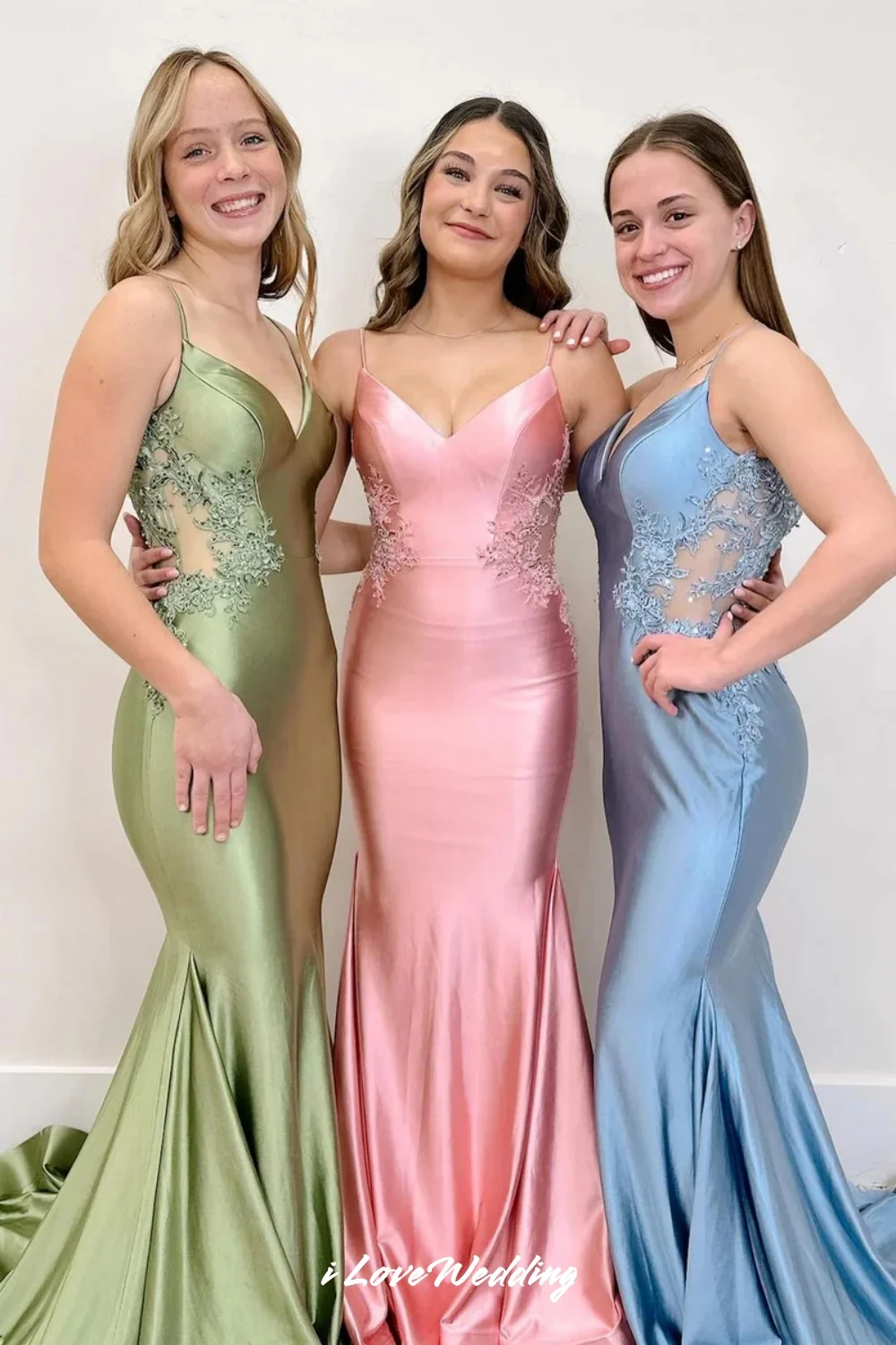 Satin Spaghetti Strap Bridesmaid Dresses V-Neck Sleeveless Evening Dress Appliques Wedding Guest Dress Sweep Train Customized