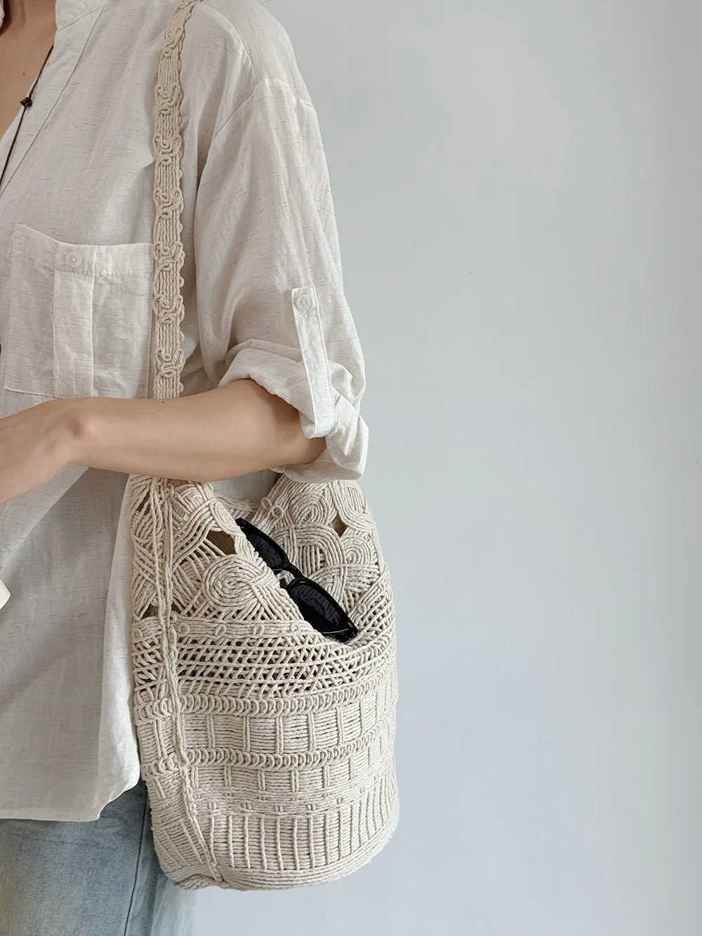 Ladies' Backpack, Large Capacity Single Shoulder Hollow Flower Bucket Woven Bag, Vacation Beach Bag, Wax Rope Handmade Tote Bag