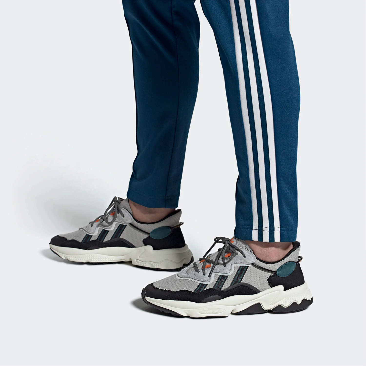 Adidas genuine clover OZWEEGO men's and women's classic casual sports shoes FY1570
