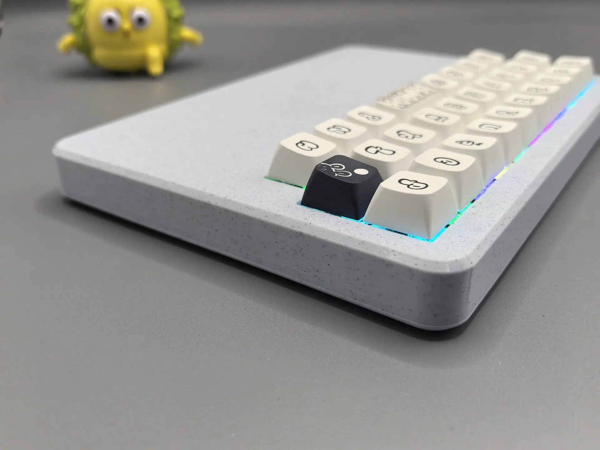 Hot Sales 30% Keyboard Custom Tri-model Wireless Bluetooth 2.4Ghz RGB Hot-swap VIA/josn 8 Layer 3000mA Battery for Gamers Design