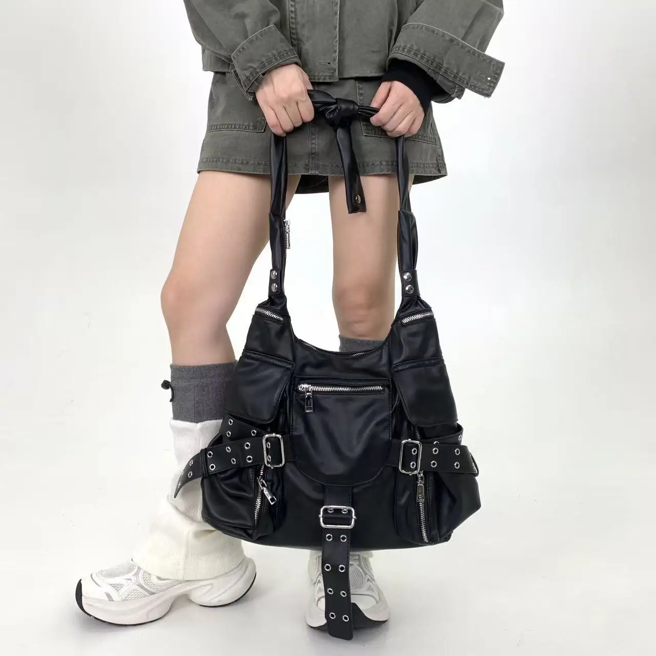 Retro Multiple Pockets Punk Style Women Shoulder Bag Trendy Wide Strap Rivet And Buckle Decoration Large Handbag