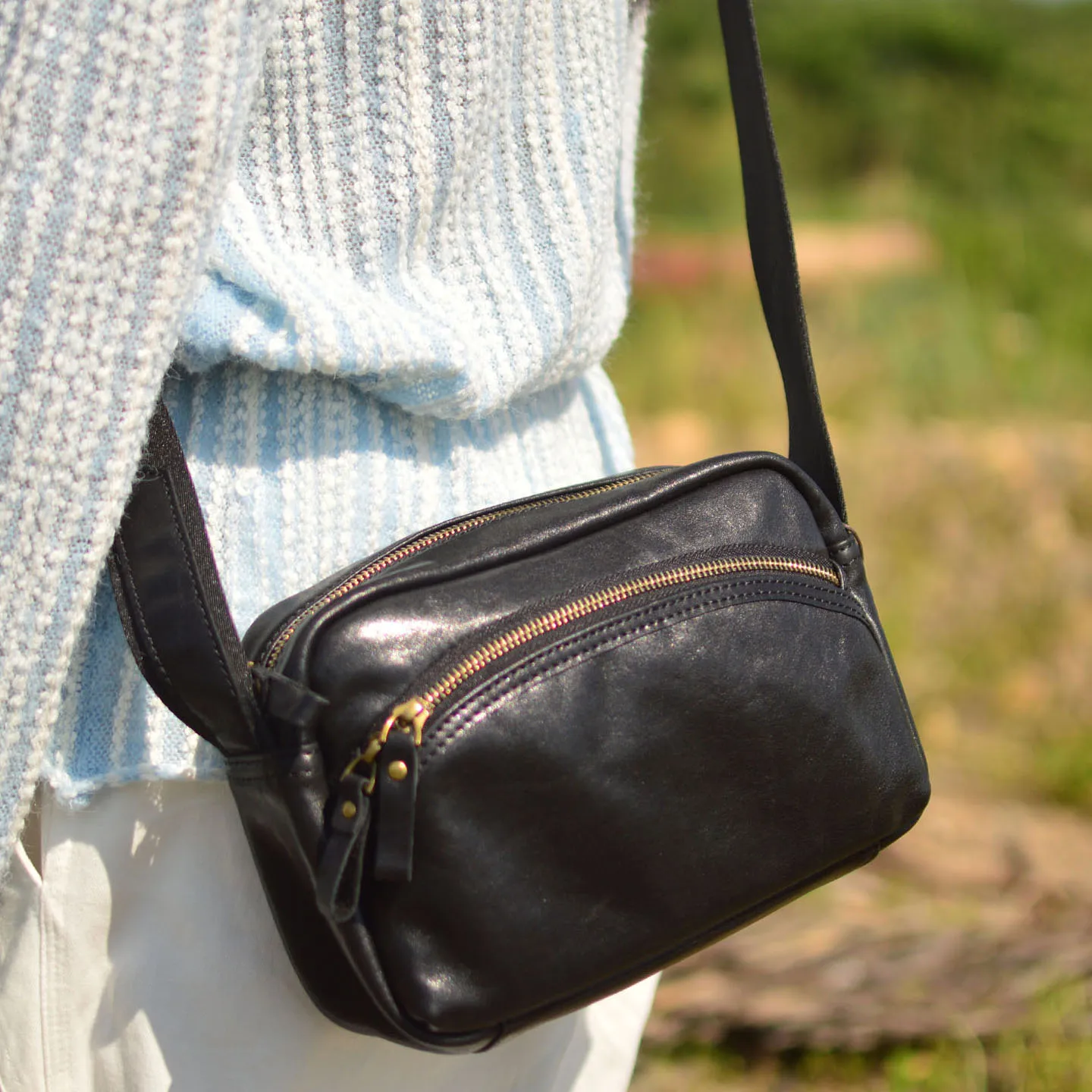 AETOO Retro genuine leather small crossbody bag. Top-grain cowhide tanned leather distressed camera bag. Women's casual double-z