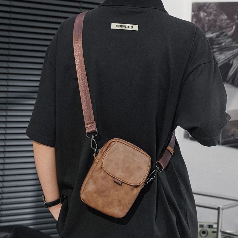 Fashionable Genuine Leather Men's Crossbody Bag Small Single Shoulder Bag Sporty Casual Women's Bag Mobile Phone Bag