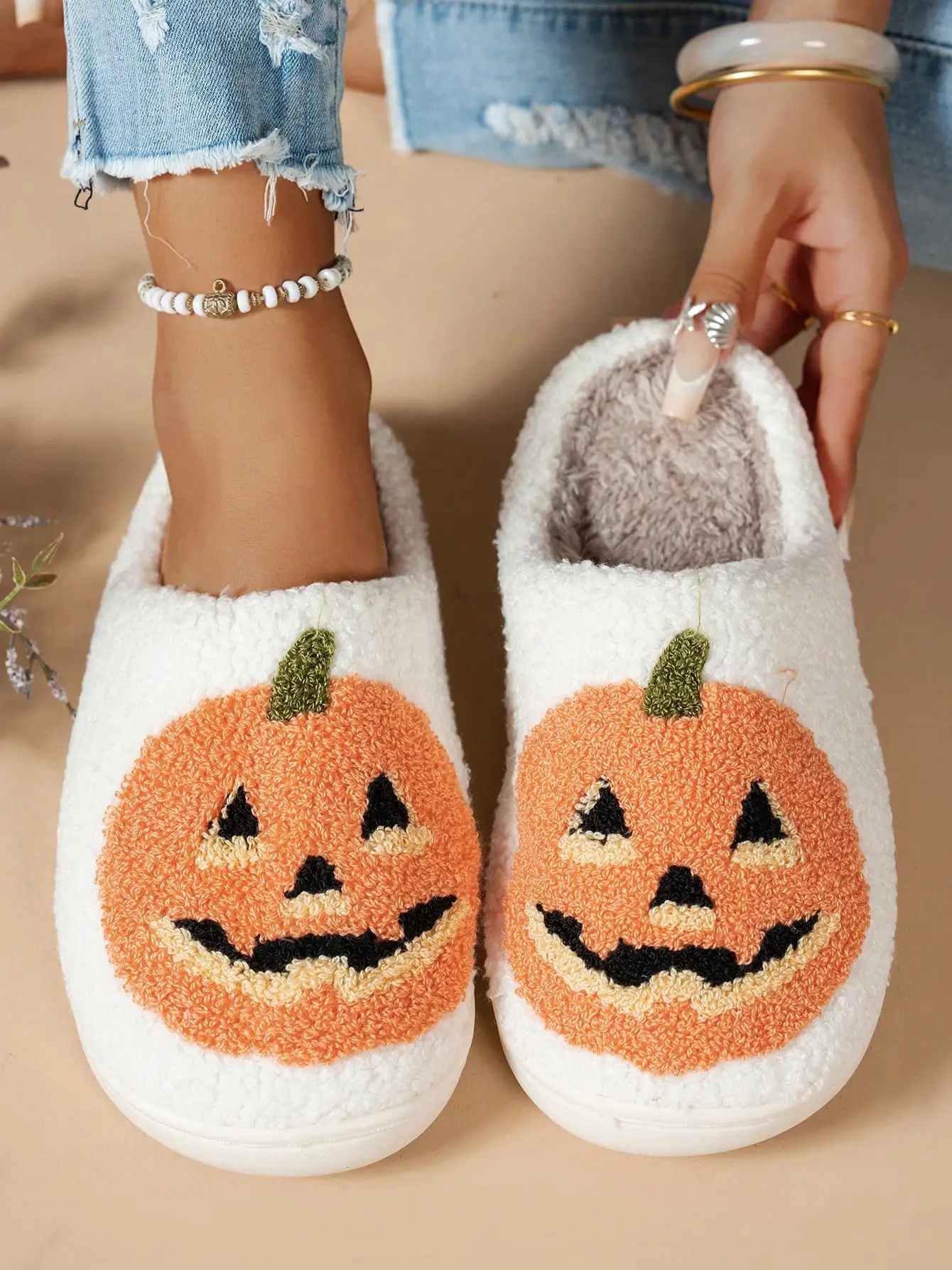 Women's Halloween Slippers Classic Pumpkin Ghost Face Non-Slip Footwear For Casual Wear In Winter Home Slippers