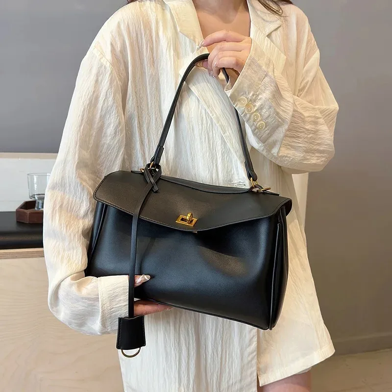 Soft French Niche Tote Bag Large Capacity Elegant Underarm Shoulder Bag Fashionable Casual Spacious Luxury Handbag