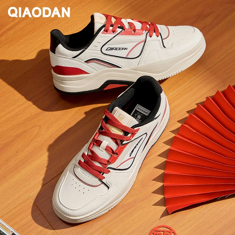 QIAODAN Sports Shoes Men 2026 Spring Fashion Casual Shoes Leather Non-Slip Lightweight Dairy Walking Sneakers QXL053261545