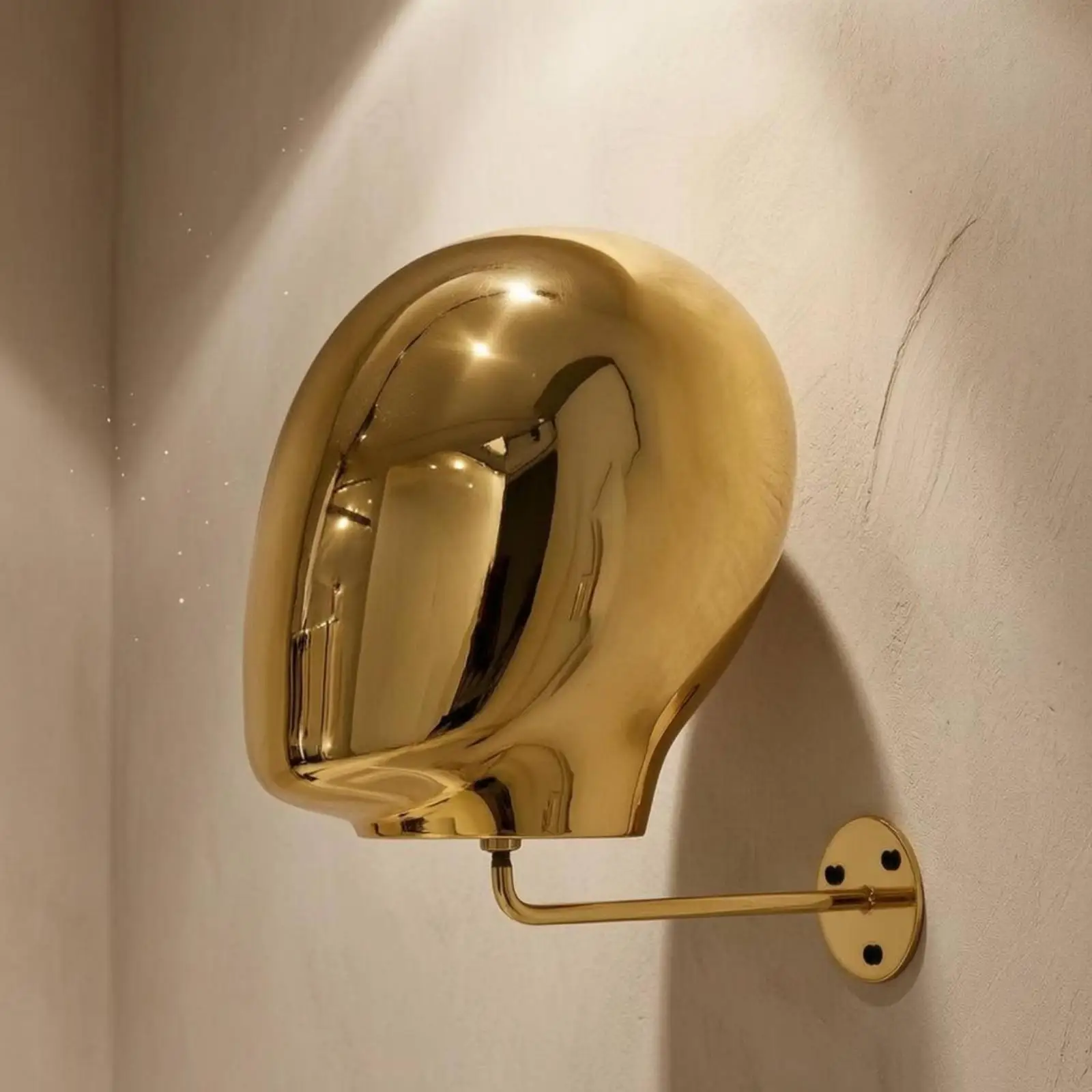 Wall-Mounted Mannequin Head Holder Electroplated Mannequin Head Holder Reflective Wall-Attached Hairpiece Stand
