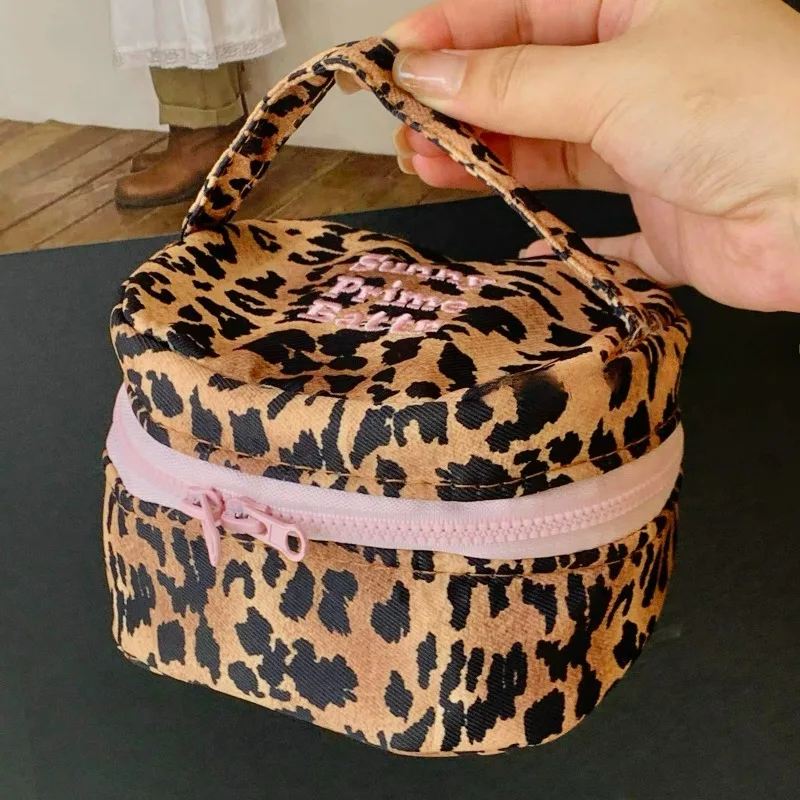 Leopard Print Travel Bag Compact Cosmetic Organizer Waterproof Polyester Multi-functional Pouch for Cosmetics Brushes Chargers
